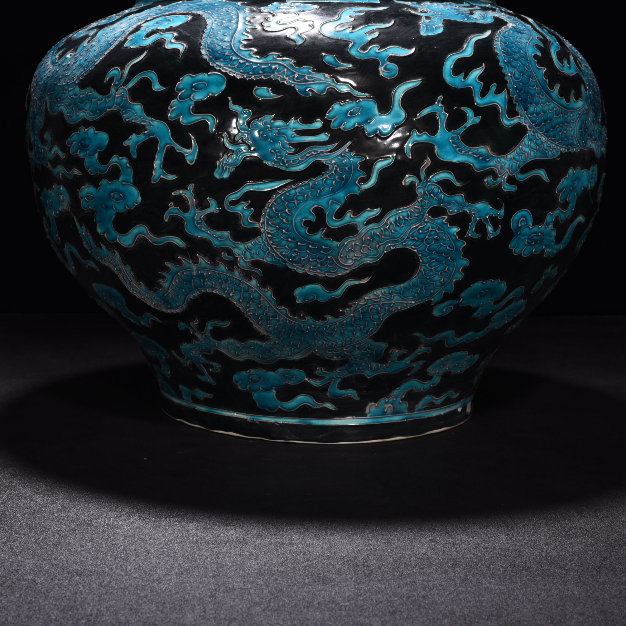 Ming Dynasty Yongle enamel black ground peacock blue glaze jar