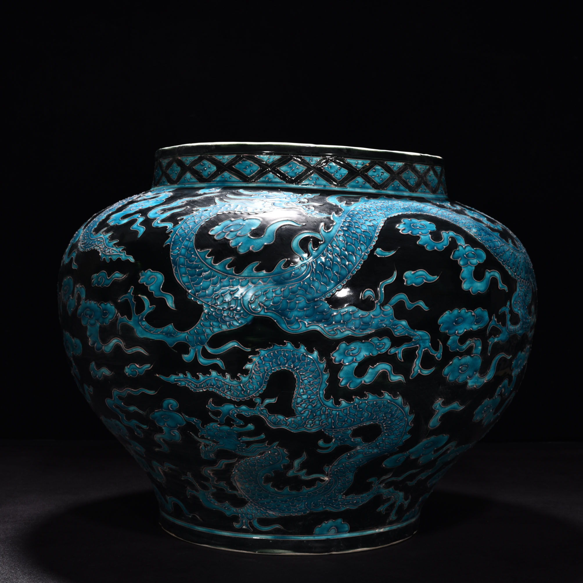 Ming Dynasty Yongle enamel black ground peacock blue glaze jar