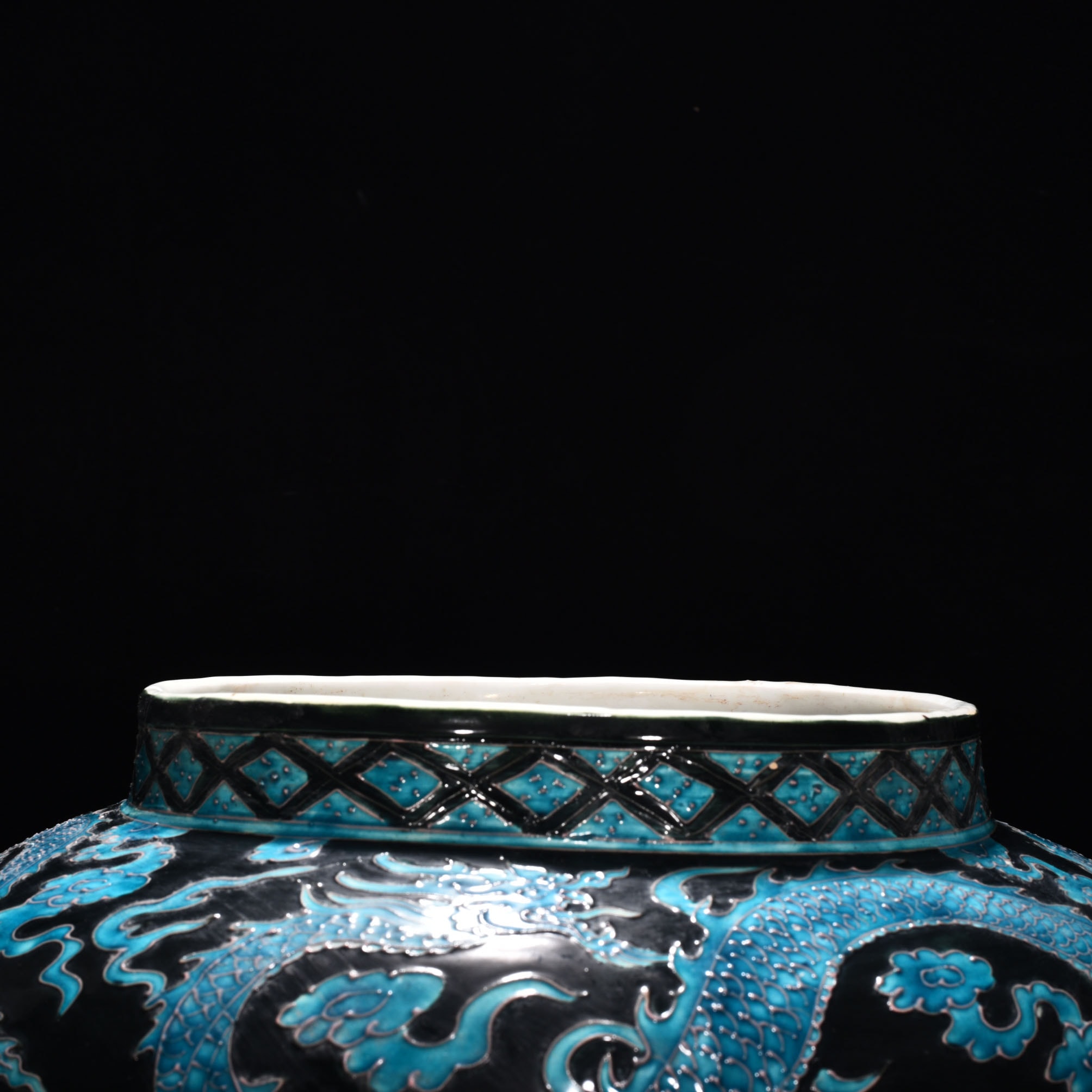 Ming Dynasty Yongle enamel black ground peacock blue glaze jar