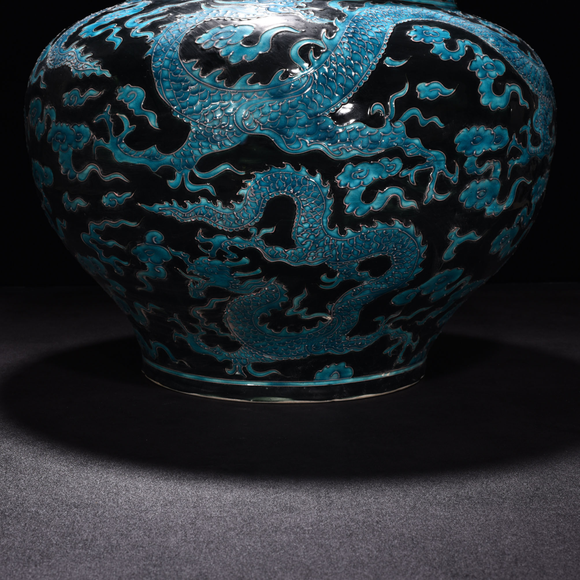 Ming Dynasty Yongle enamel black ground peacock blue glaze jar