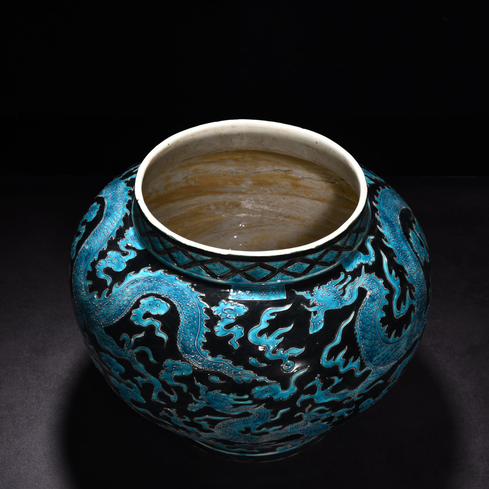 Ming Dynasty Yongle enamel black ground peacock blue glaze jar