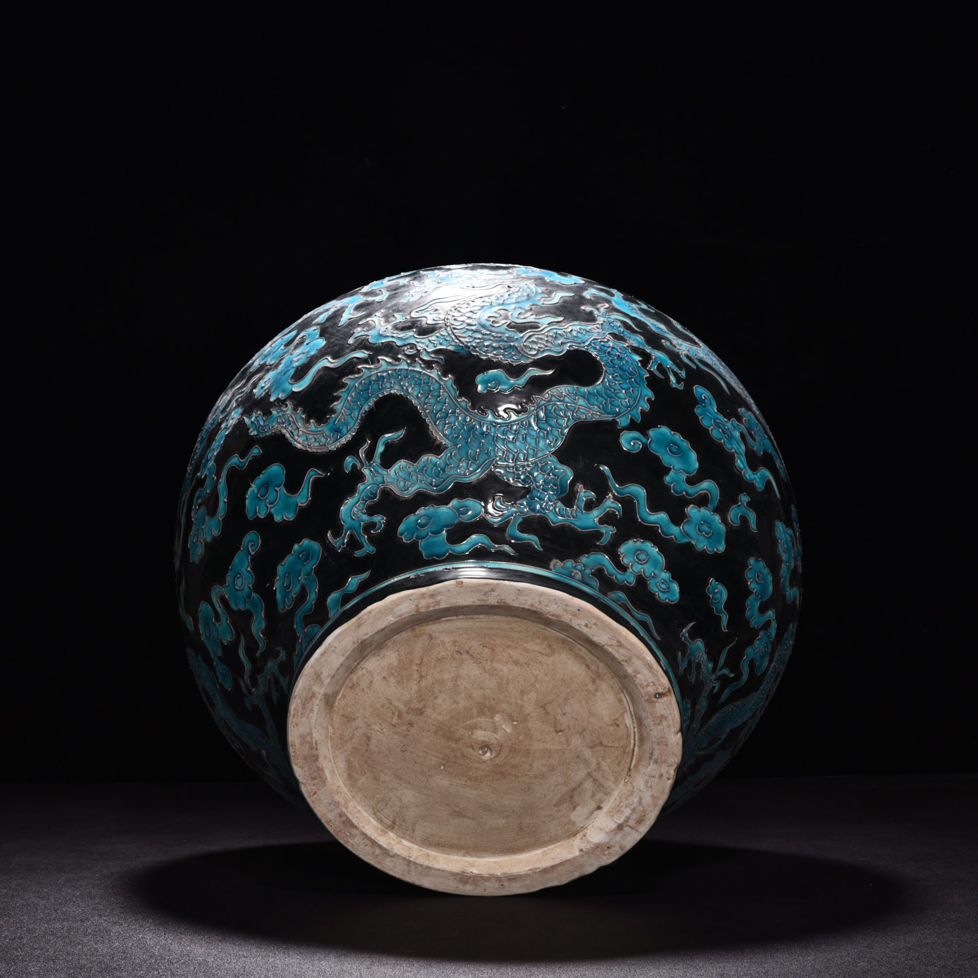 Ming Dynasty Yongle enamel black ground peacock blue glaze jar