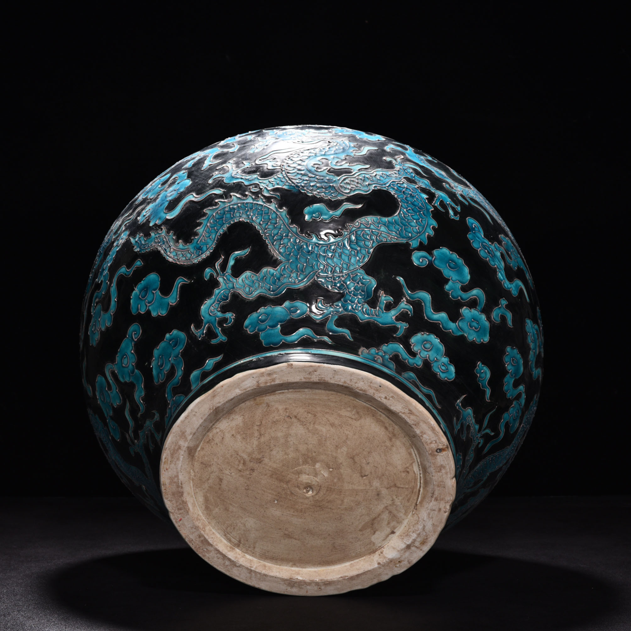 Ming Dynasty Yongle enamel black ground peacock blue glaze jar