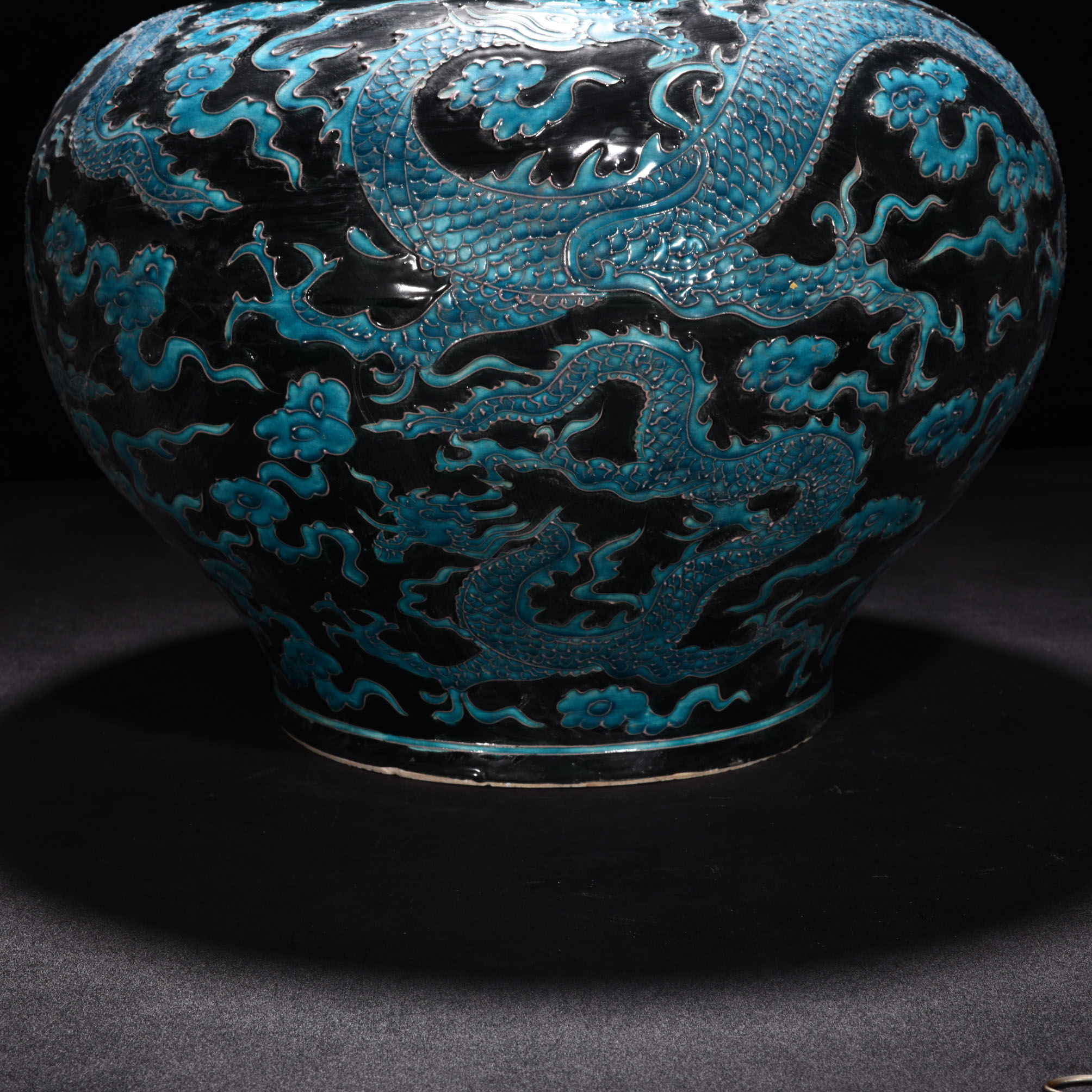 Ming Dynasty Yongle enamel black ground peacock jar