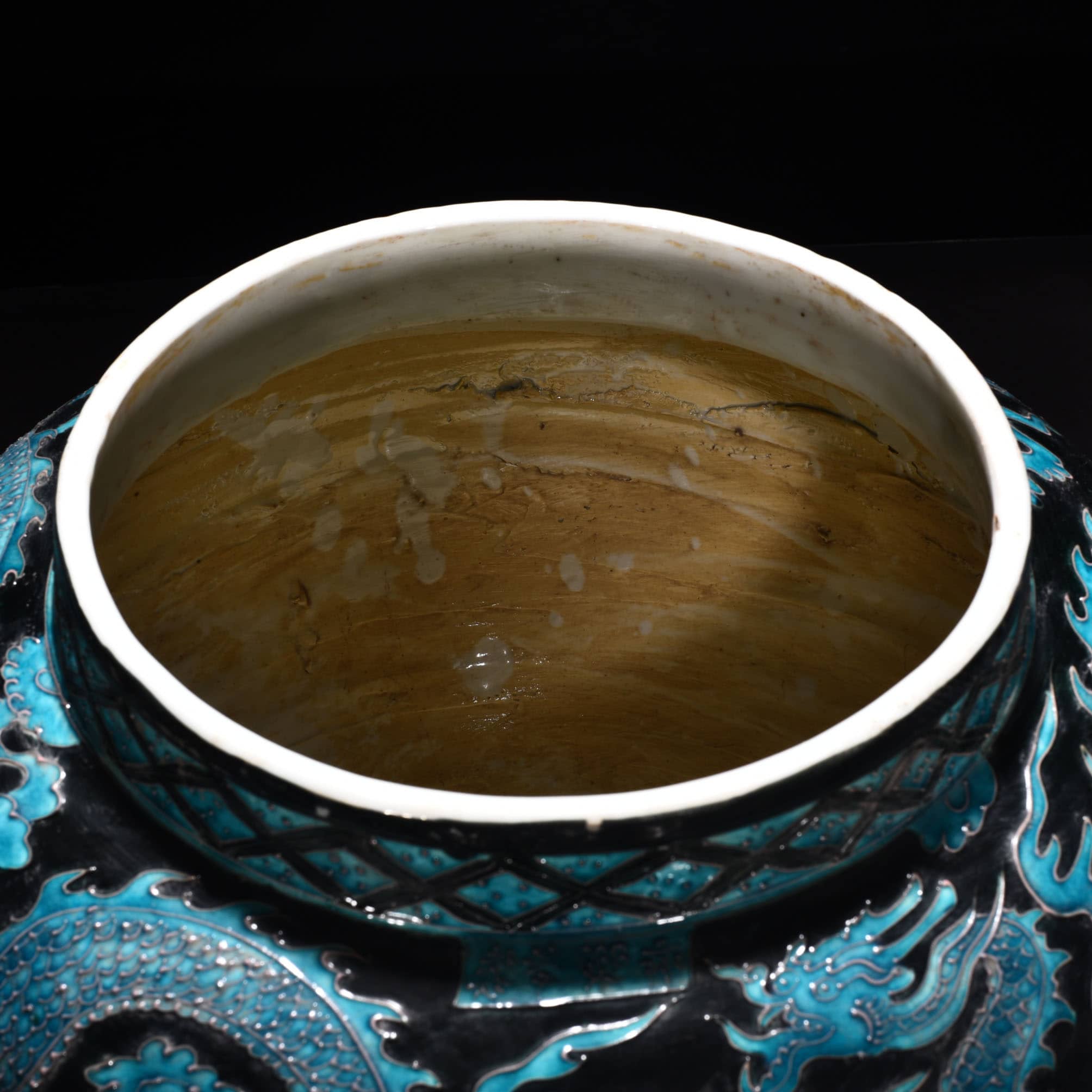 Ming Dynasty Yongle enamel black ground peacock jar