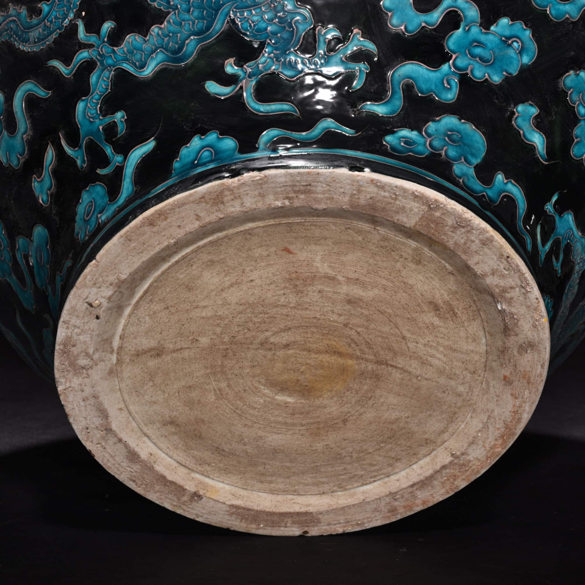 Ming Dynasty Yongle enamel black ground peacock jar