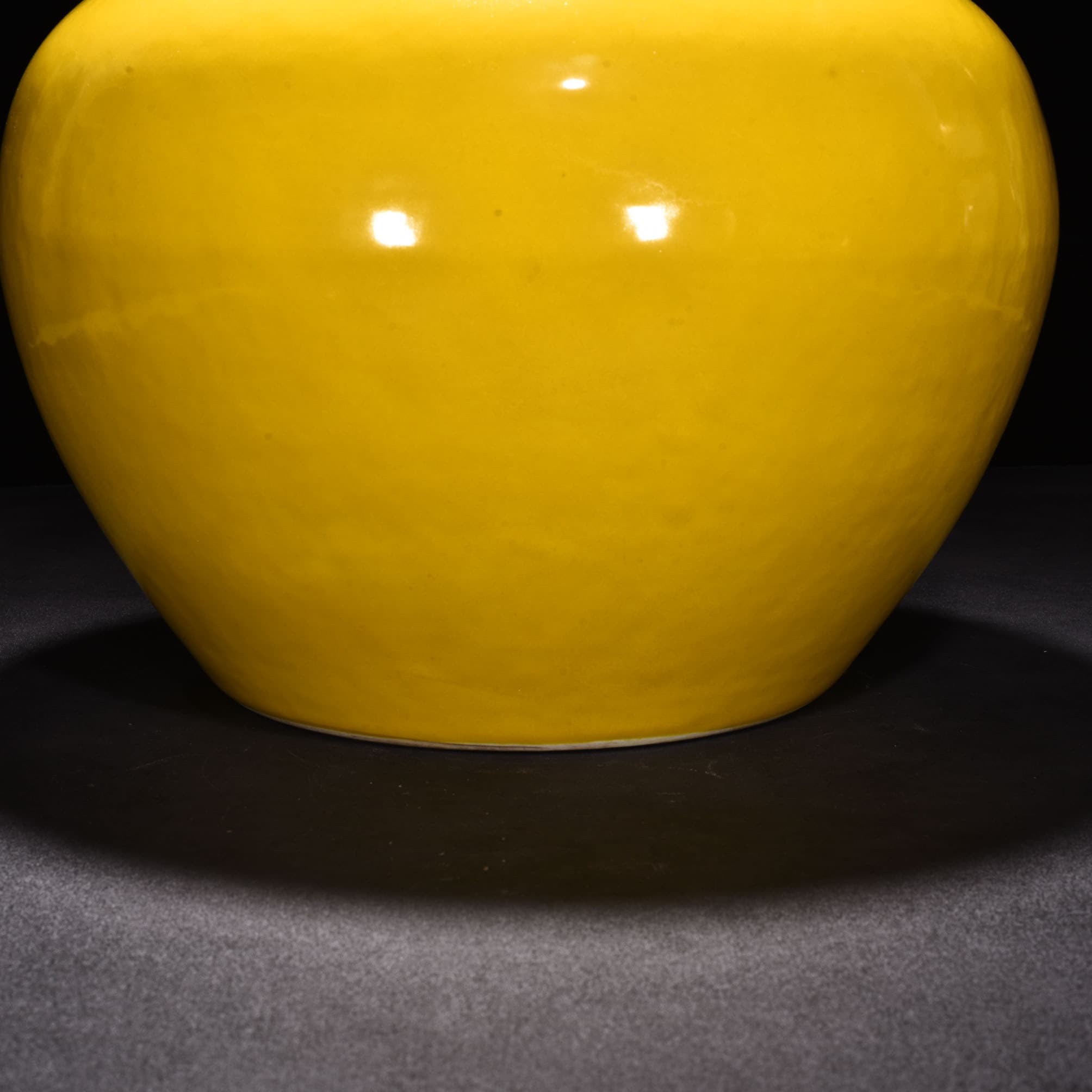 Ming Dynasty Yongle Hu yellow glaze jar
