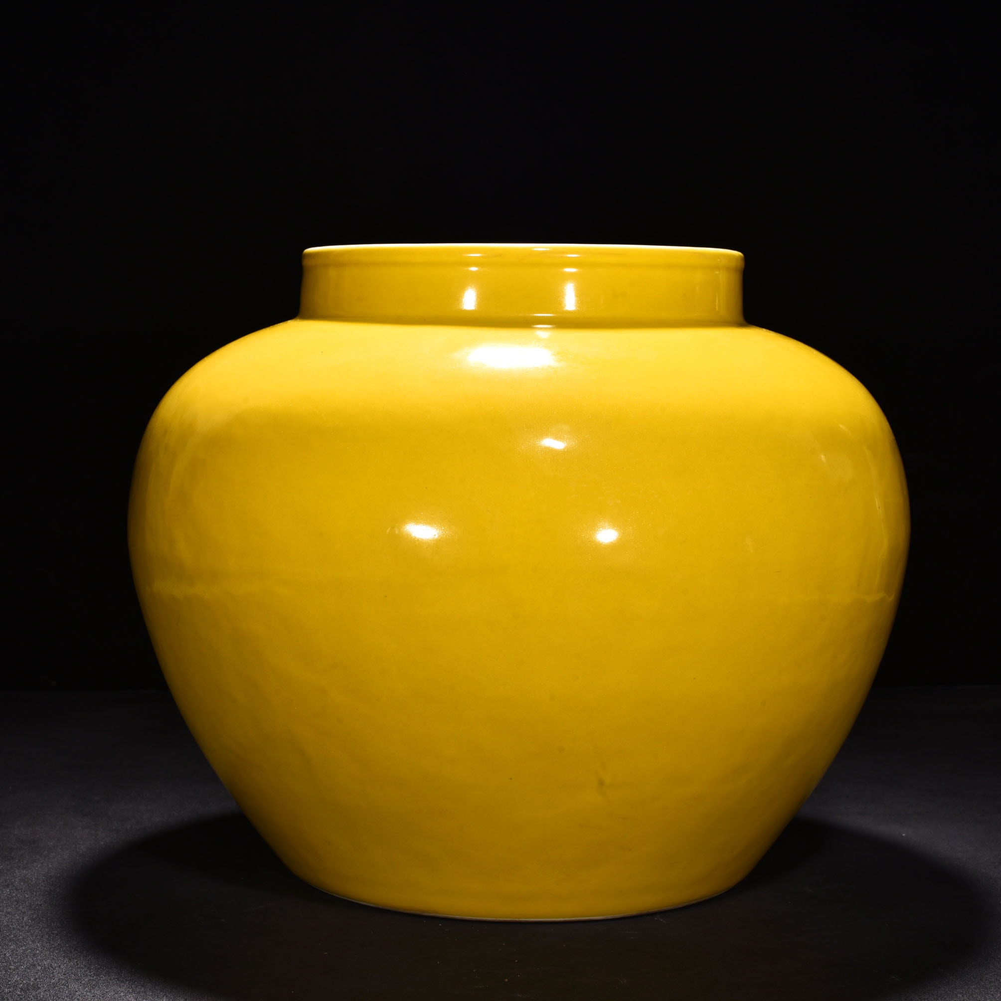 Ming Dynasty Yongle Hu yellow glaze jar