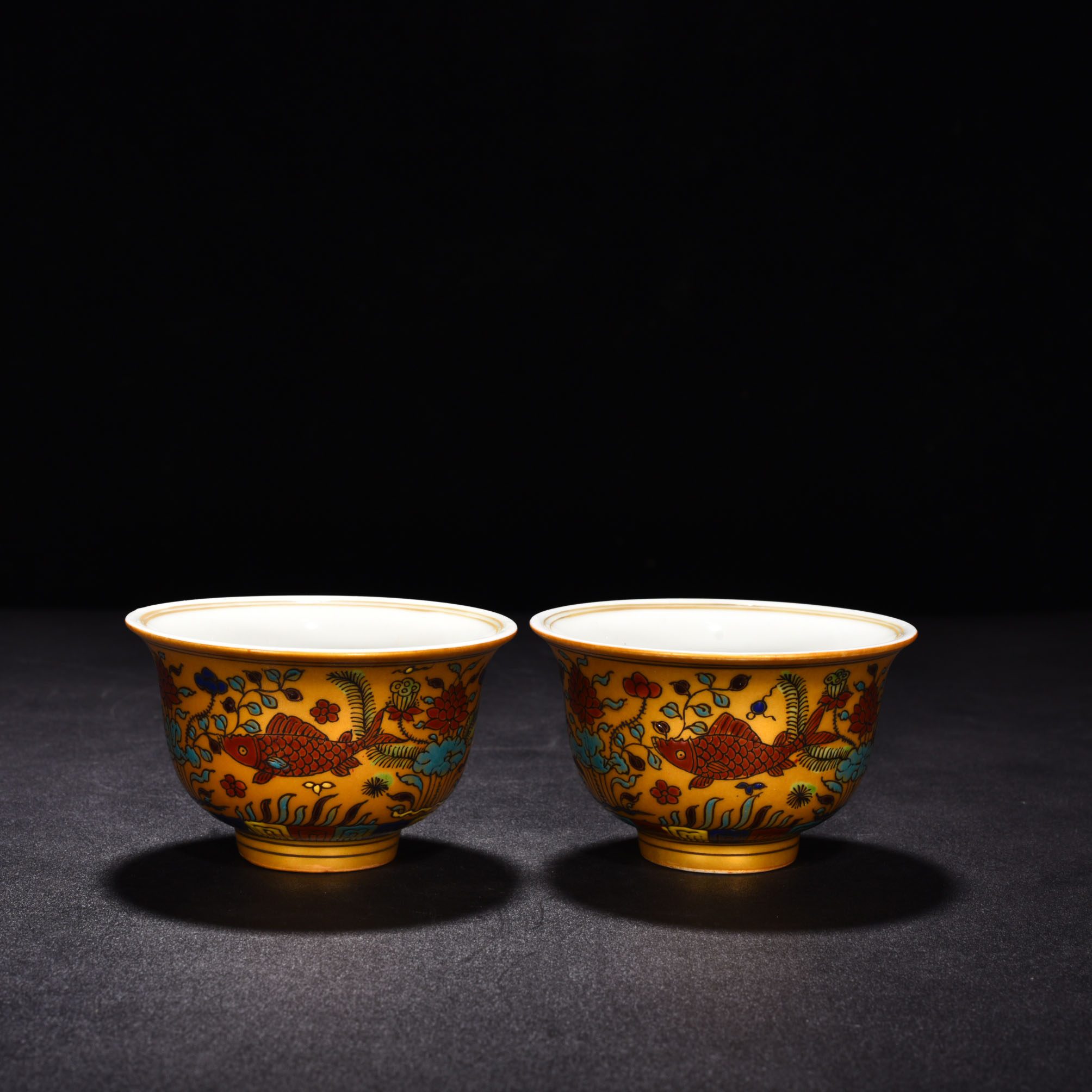 Ming Dynasty Yongle gold colored fish and algae pattern hand cup