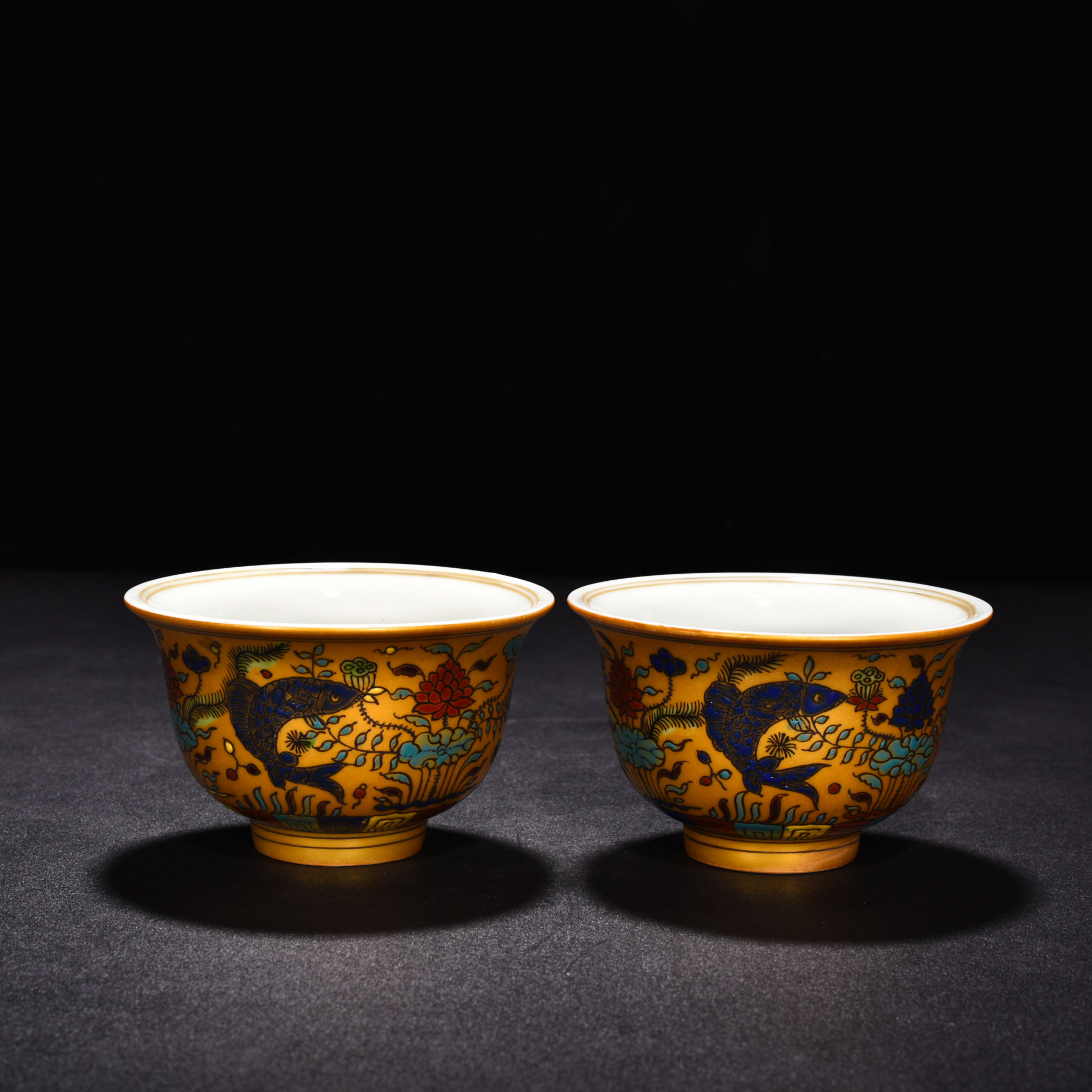 Ming Dynasty Yongle gold colored fish and algae pattern hand cup