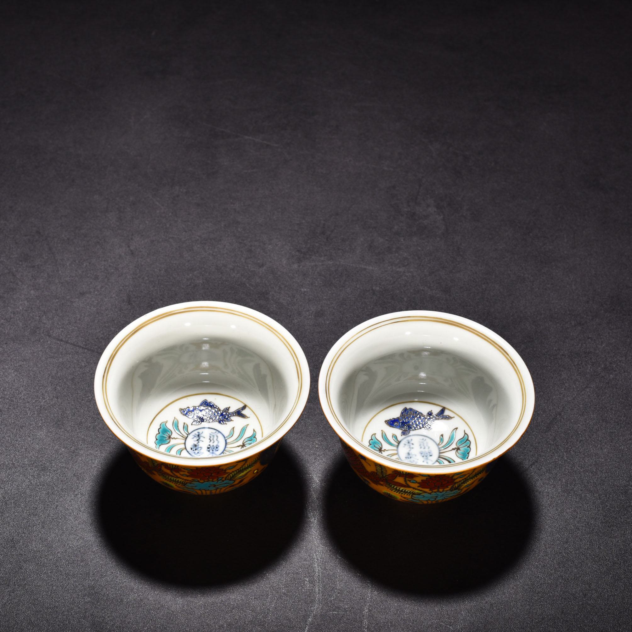 Ming Dynasty Yongle gold colored fish and algae pattern hand cup