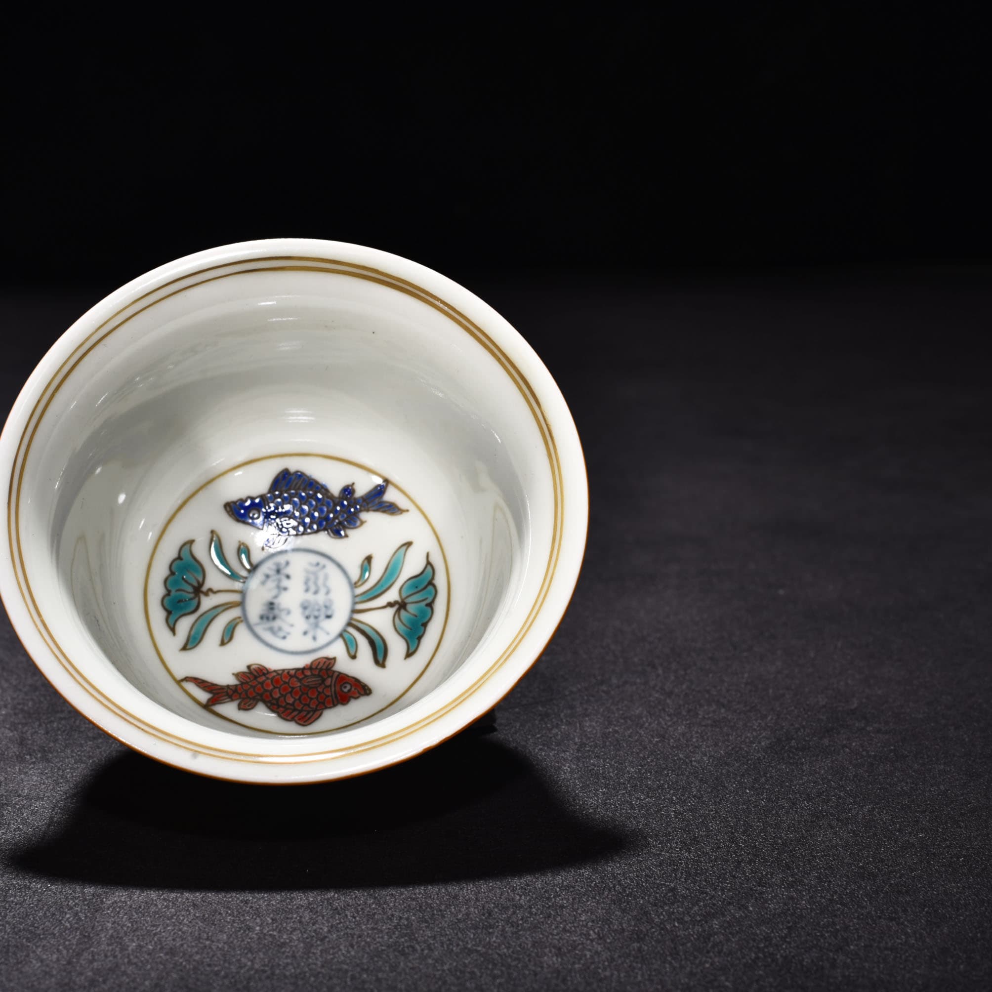 Ming Dynasty Yongle gold colored fish and algae pattern hand cup