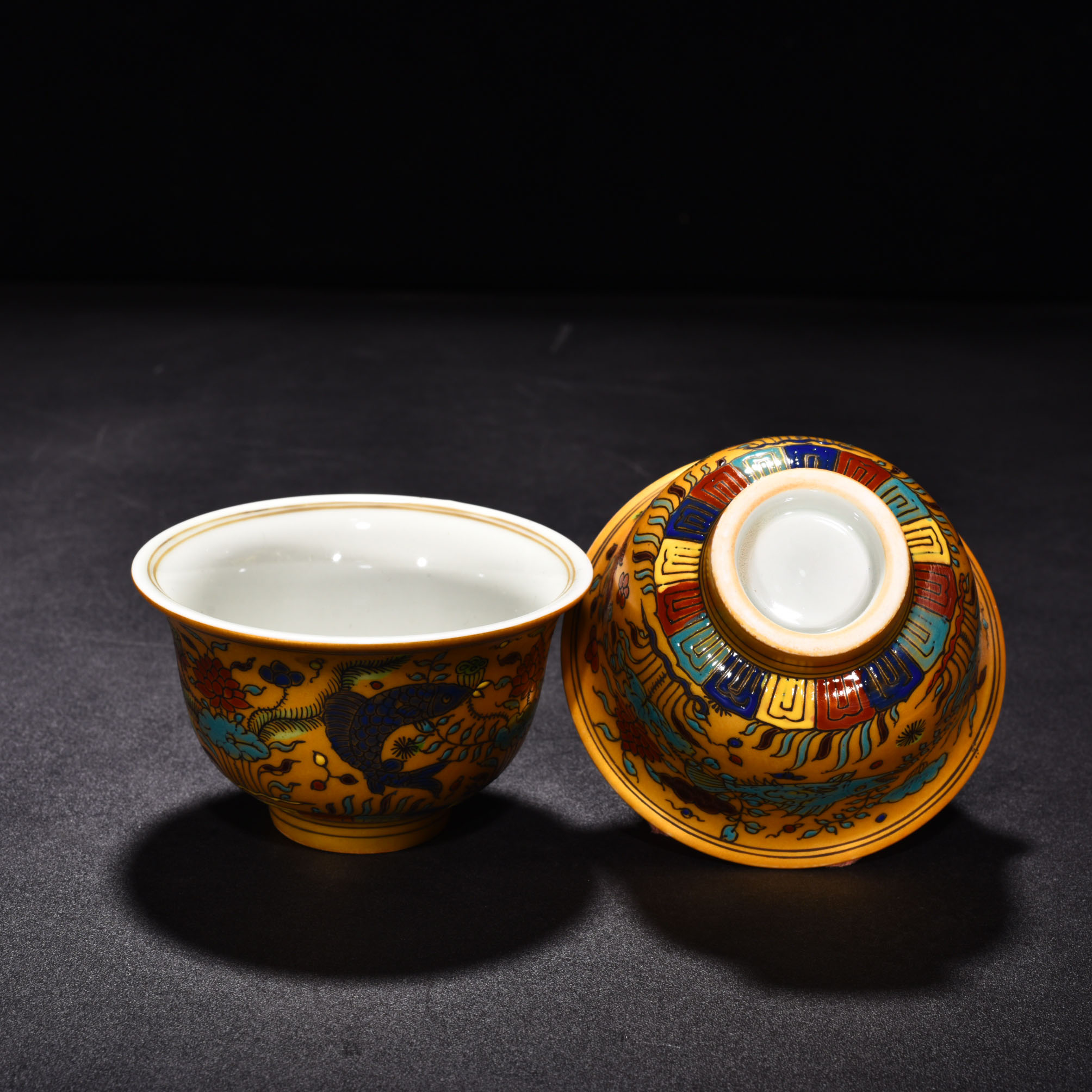 Ming Dynasty Yongle gold colored fish and algae pattern hand cup