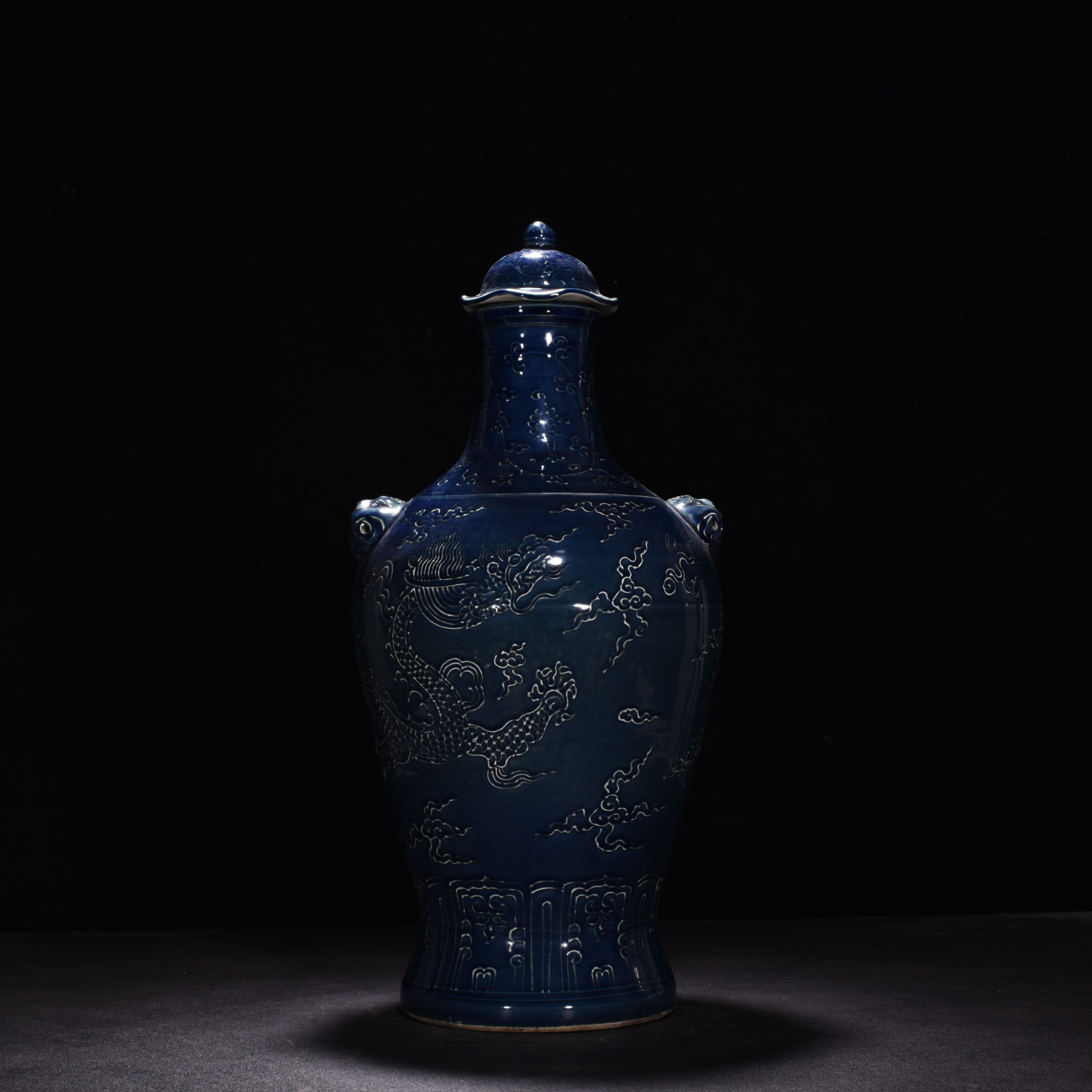 Ming Dynasty Yongle Ji blue glaze dragon pattern capped bottle