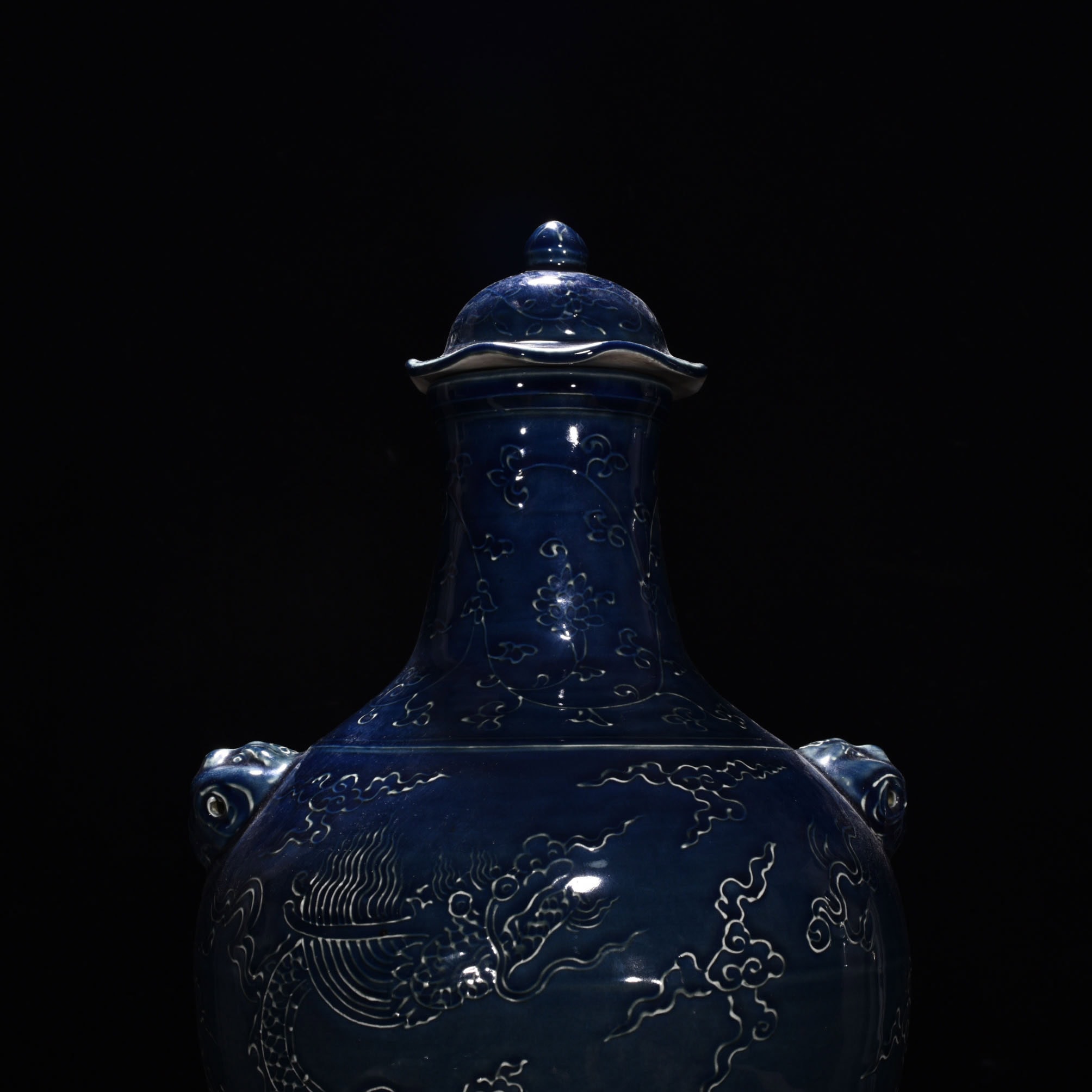 Ming Dynasty Yongle Ji blue glaze dragon pattern capped bottle