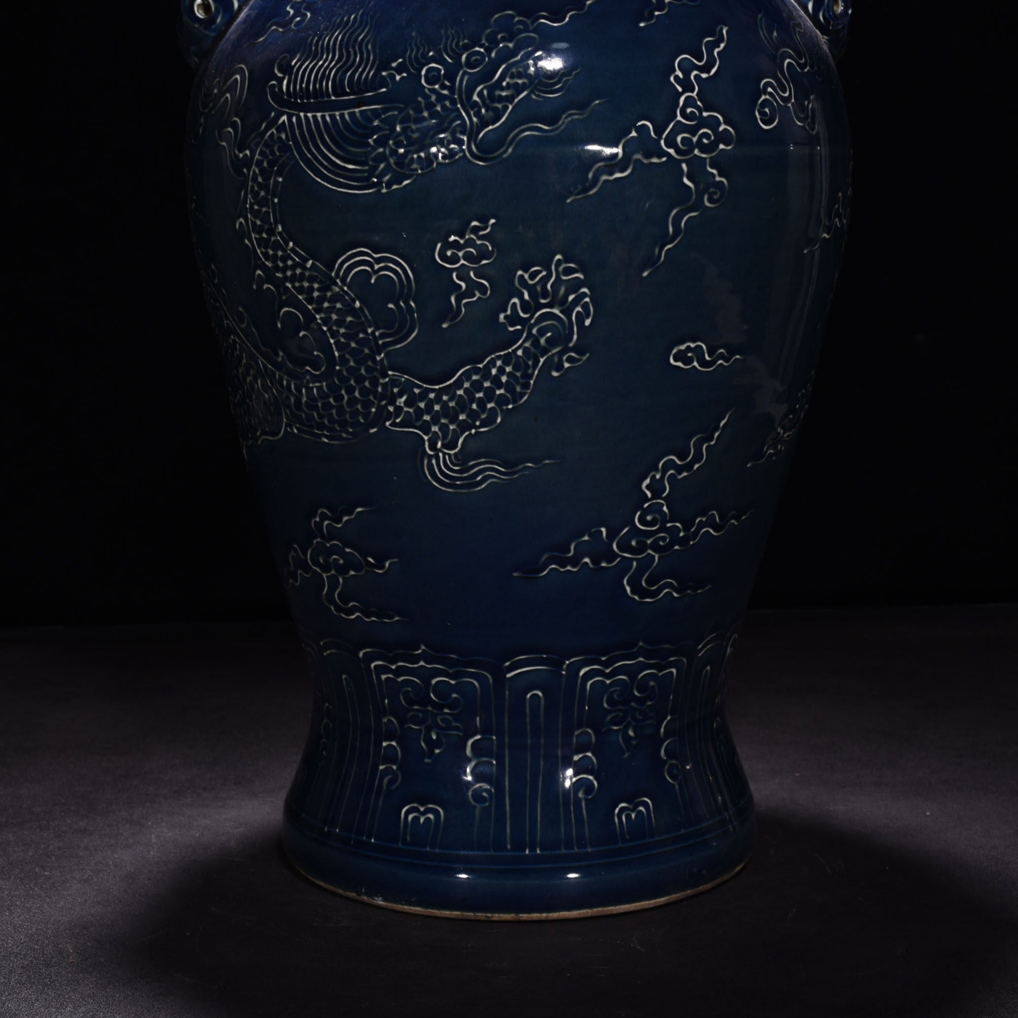 Ming Dynasty Yongle Ji blue glaze dragon pattern capped bottle