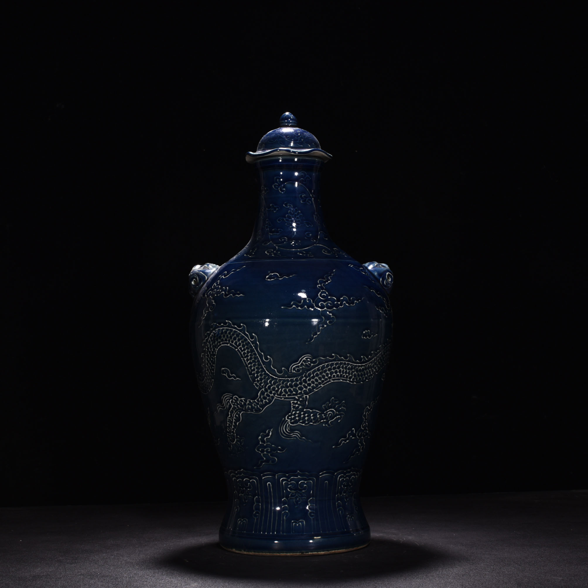 Ming Dynasty Yongle Ji blue glaze dragon pattern capped bottle