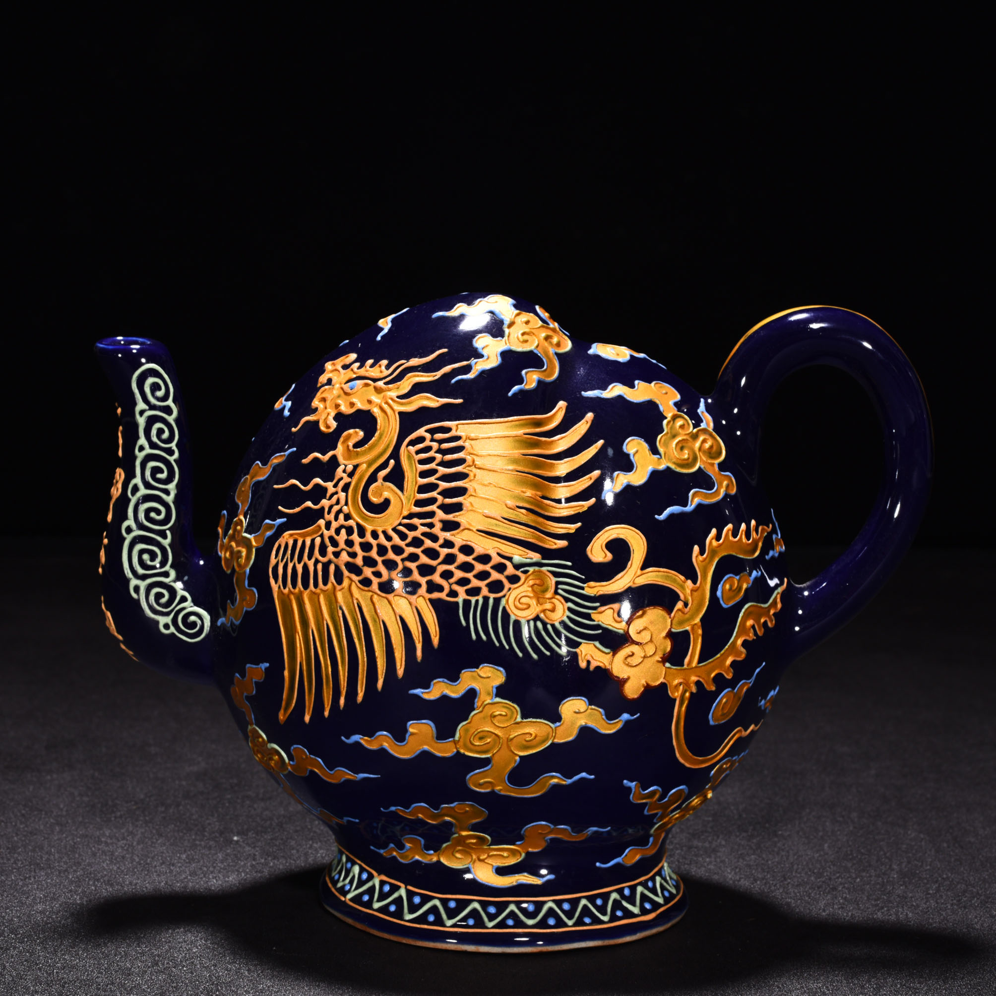 Ming Dynasty Yongle Ji blue enamel peach shaped pot