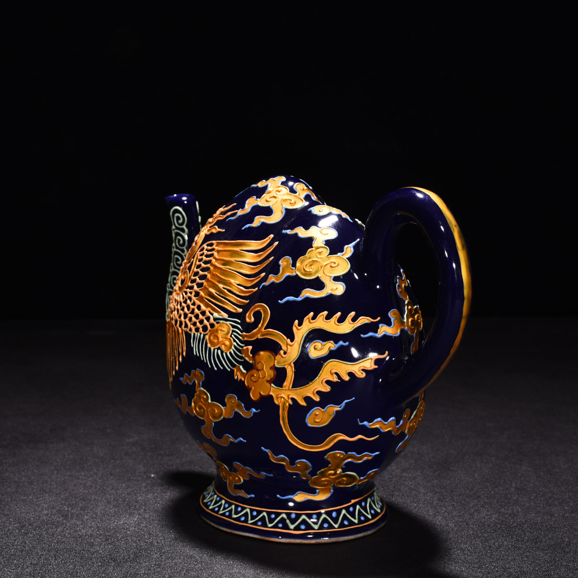 Ming Dynasty Yongle Ji blue enamel peach shaped pot