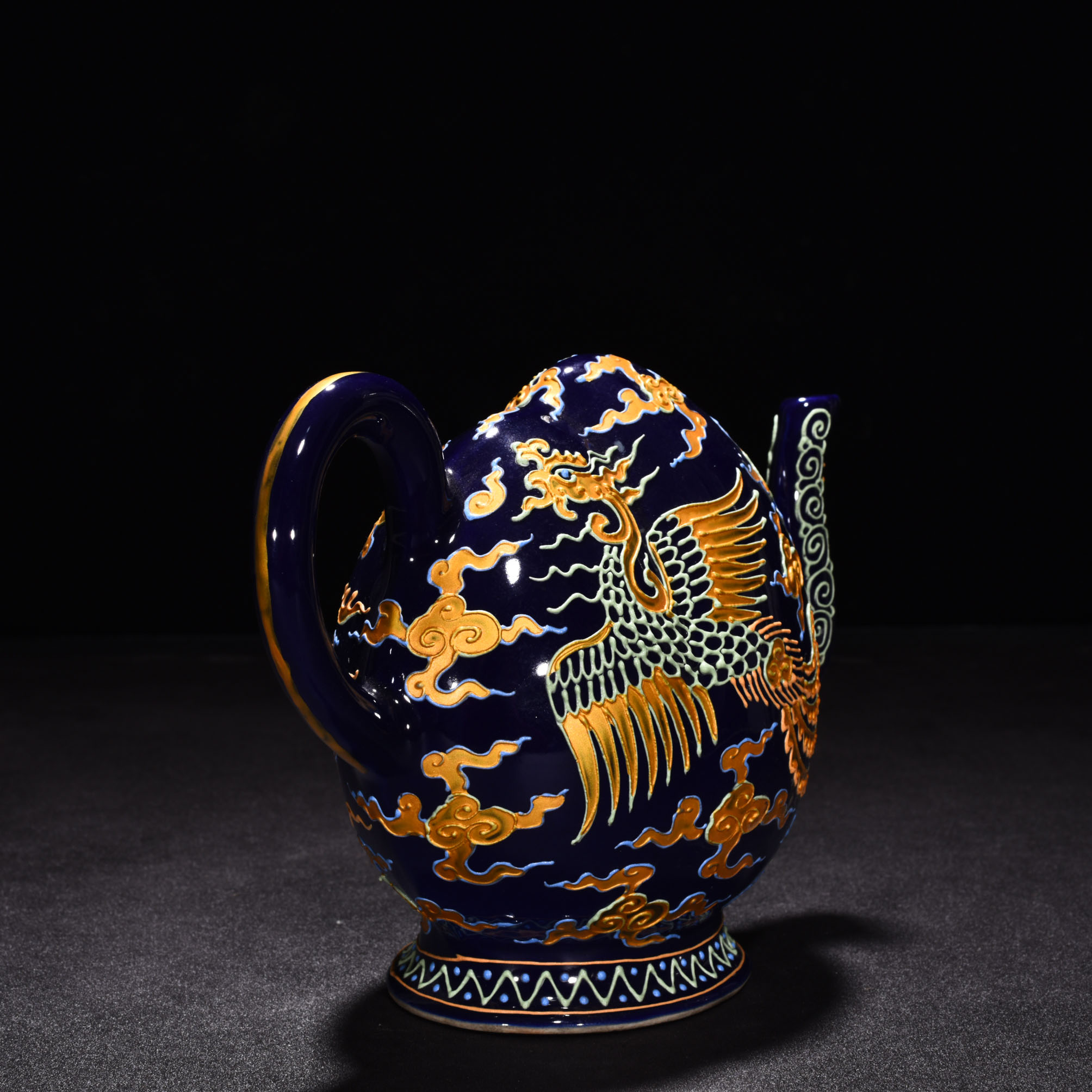 Ming Dynasty Yongle Ji blue enamel peach shaped pot
