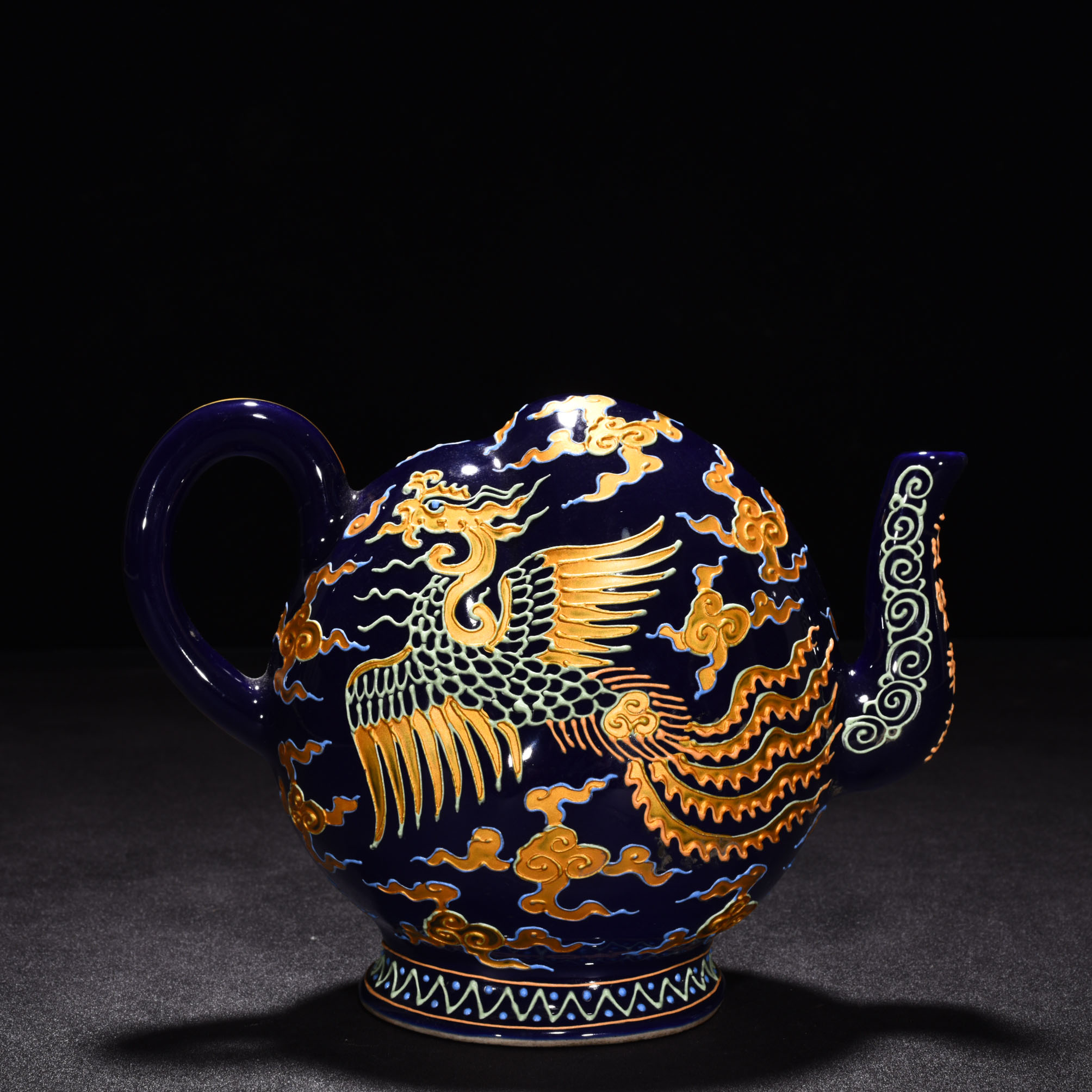 Ming Dynasty Yongle Ji blue enamel peach shaped pot