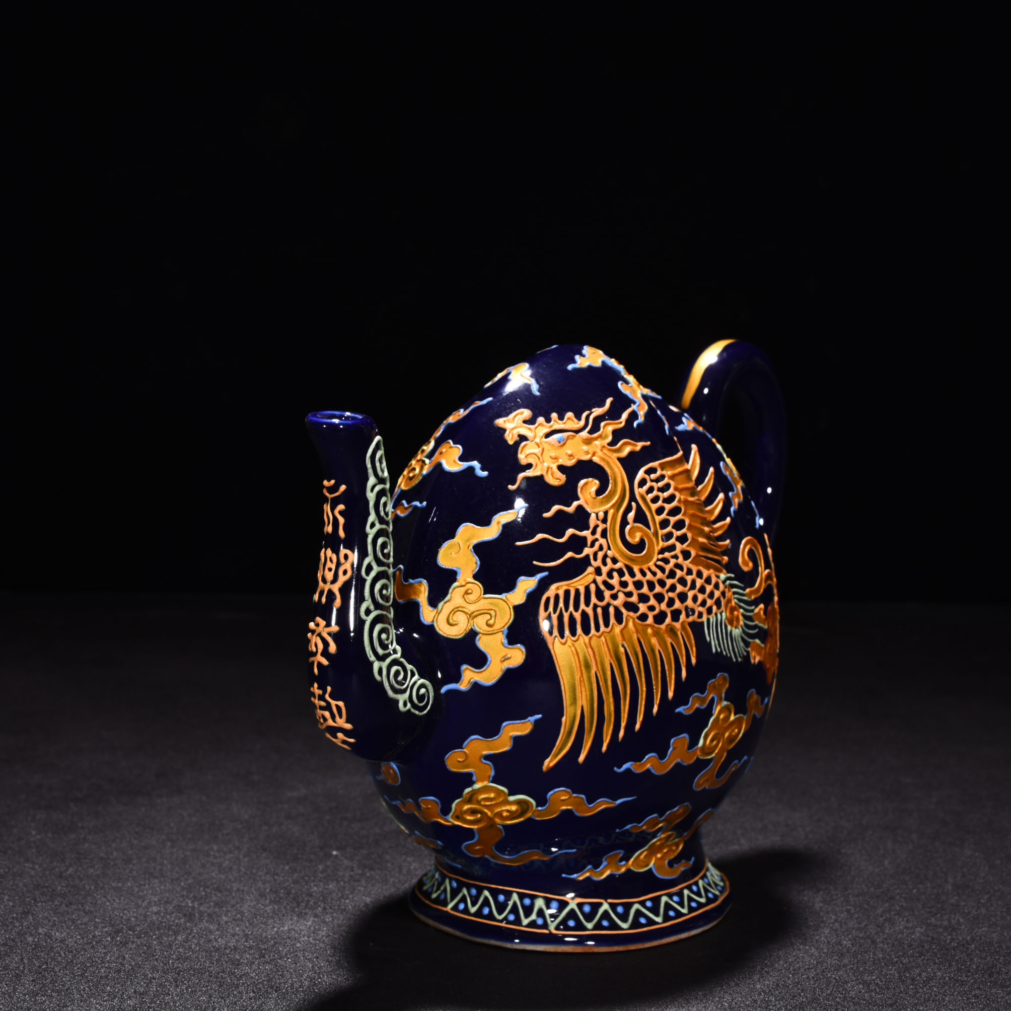 Ming Dynasty Yongle Ji blue enamel peach shaped pot