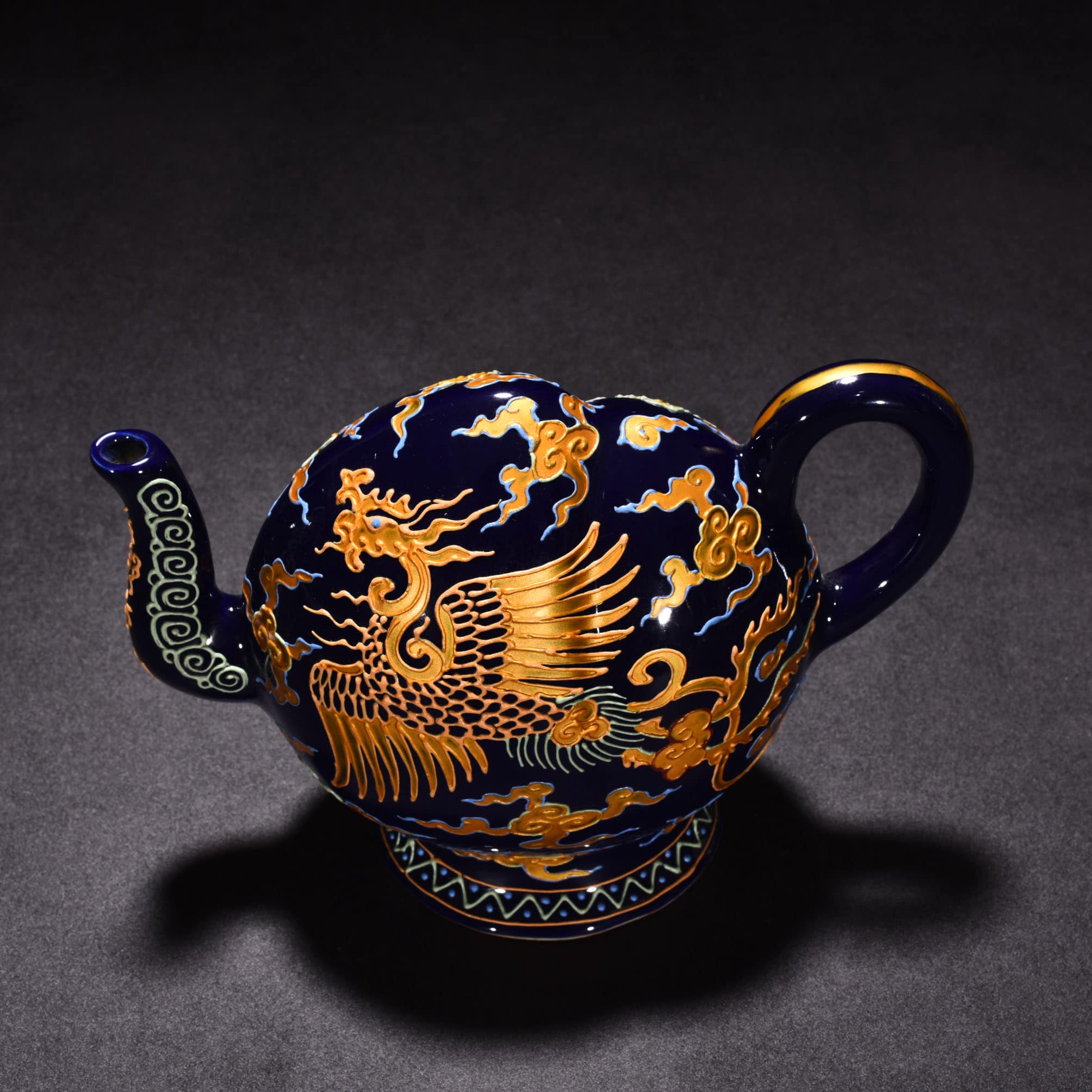 Ming Dynasty Yongle Ji blue enamel peach shaped pot