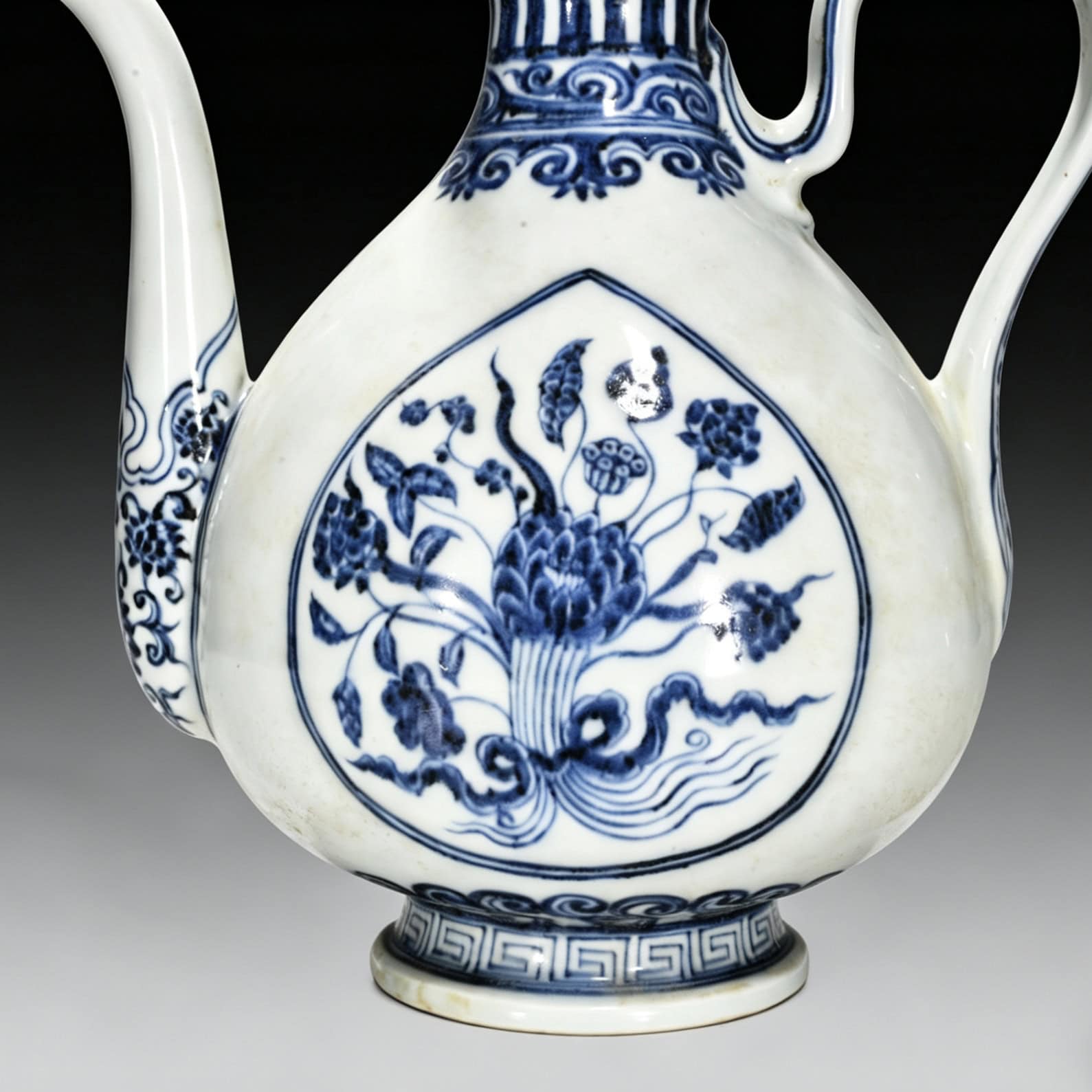 Ming Dynasty Yongle blue and white lotus teapot