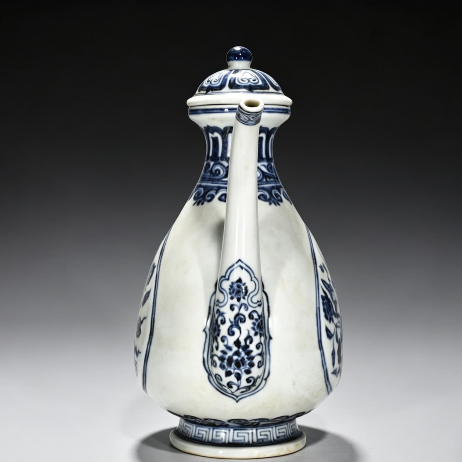 Ming Dynasty Yongle blue and white lotus teapot