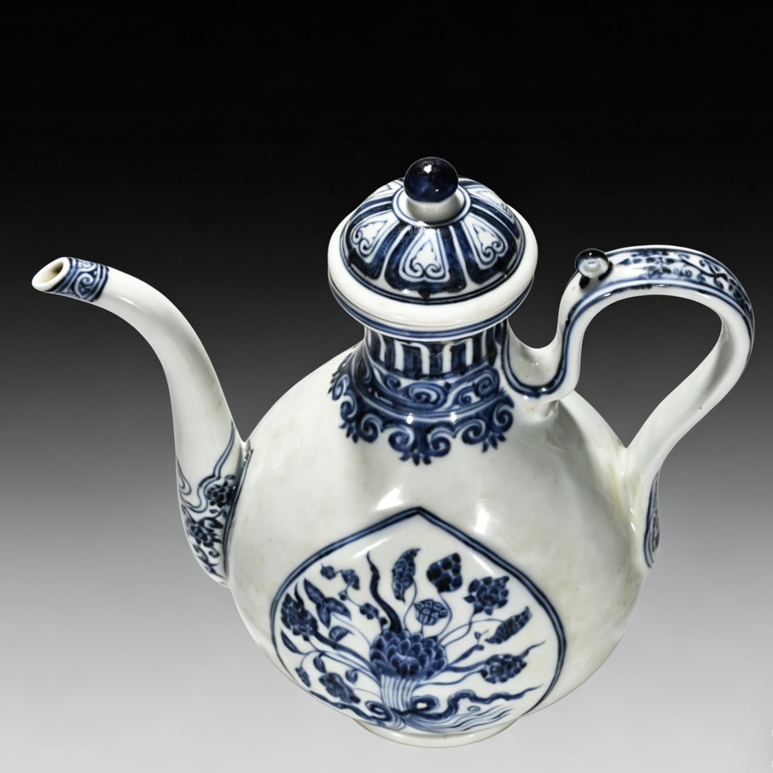 Ming Dynasty Yongle blue and white lotus teapot