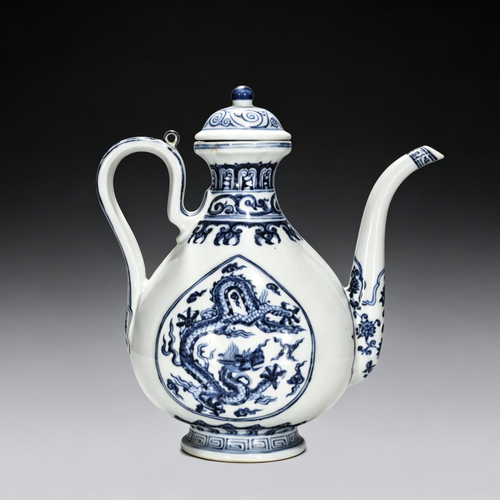 Ming Dynasty Yongle blue and white dragon pattern ewer
