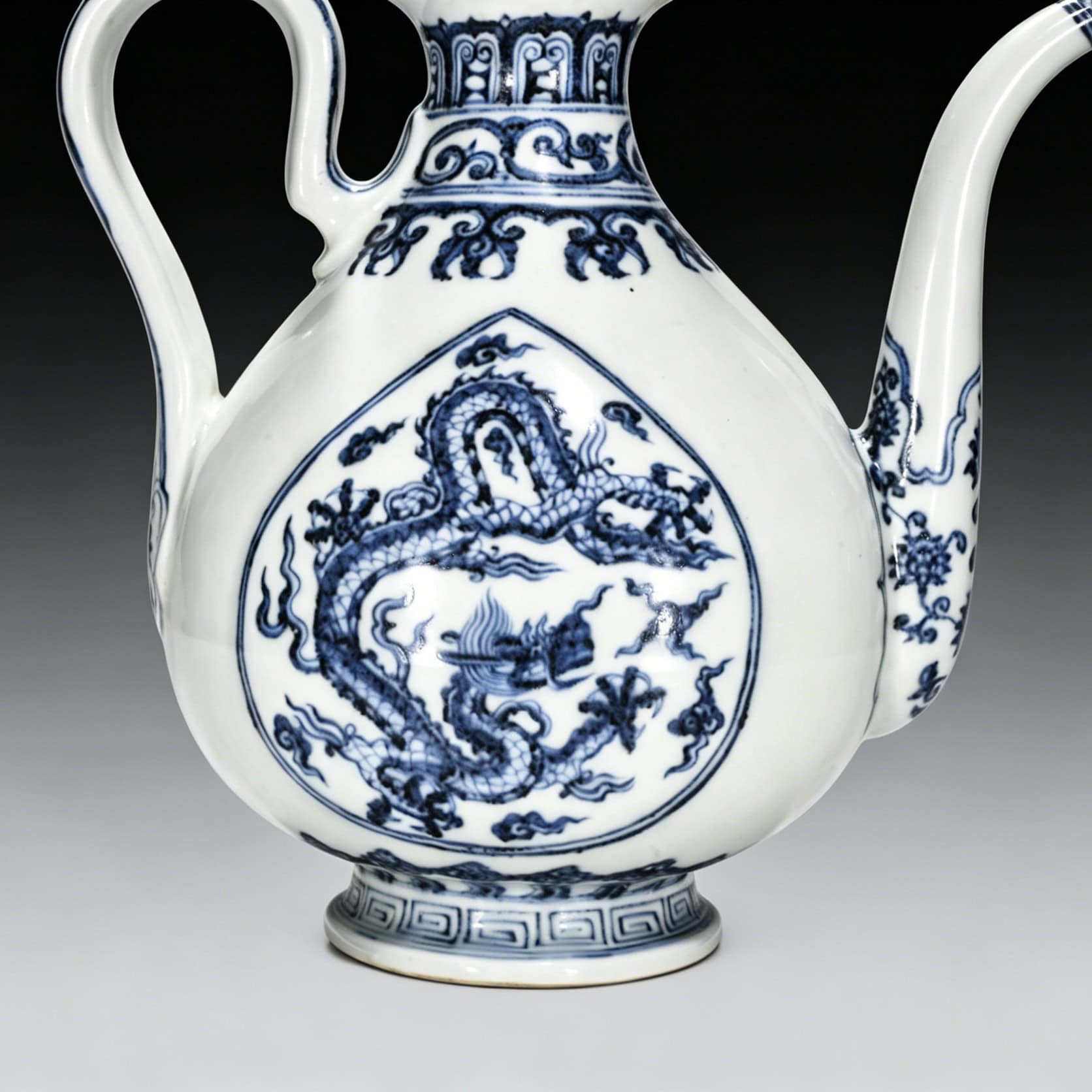 Ming Dynasty Yongle blue and white dragon pattern ewer