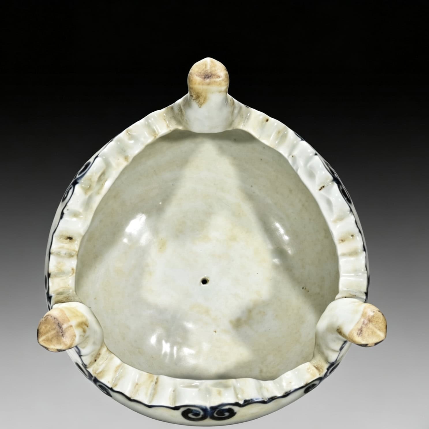Ming Dynasty Yongle blue and white Sanskri Buddha oil lamp