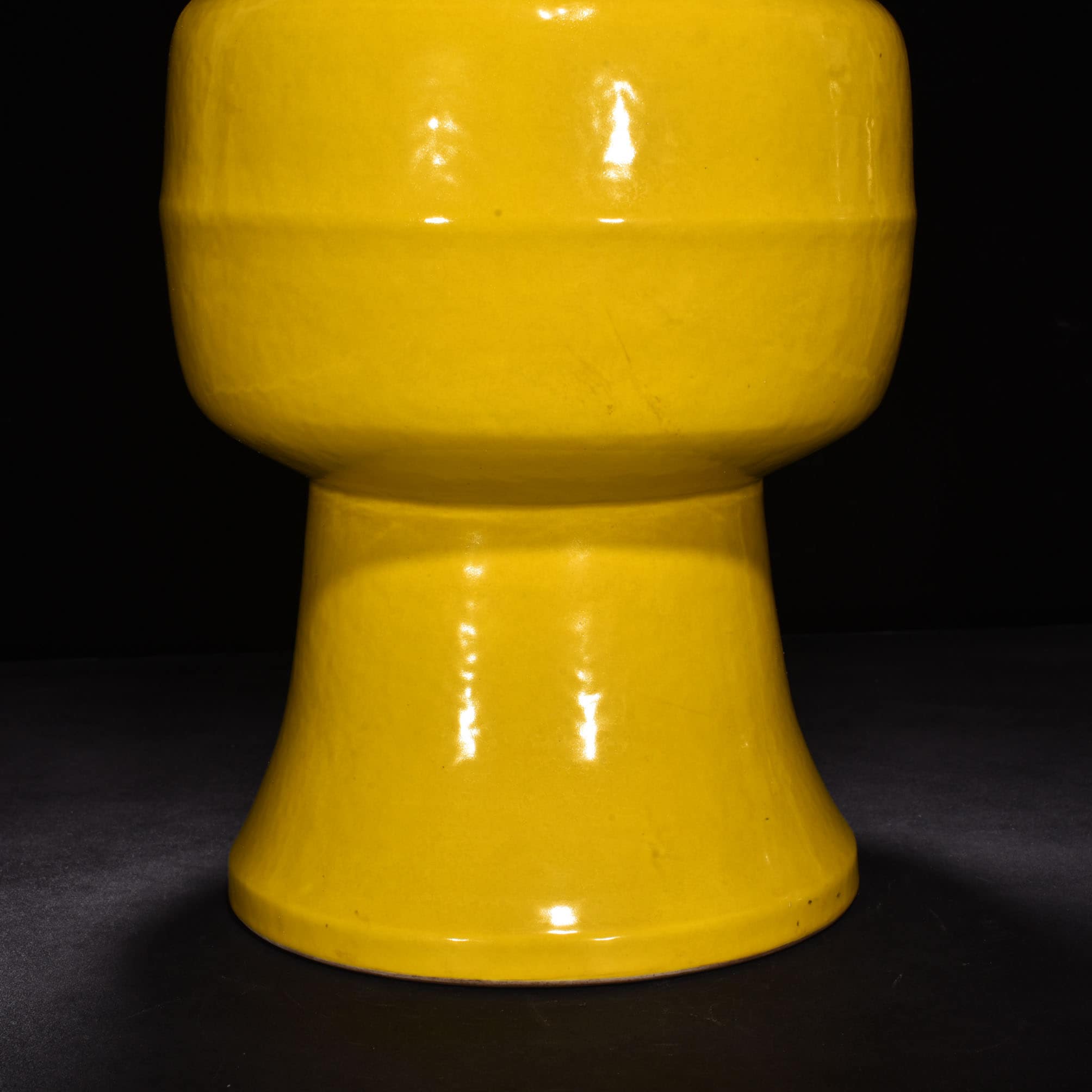 Ming Dynasty Yongle yellow glaze flower vase