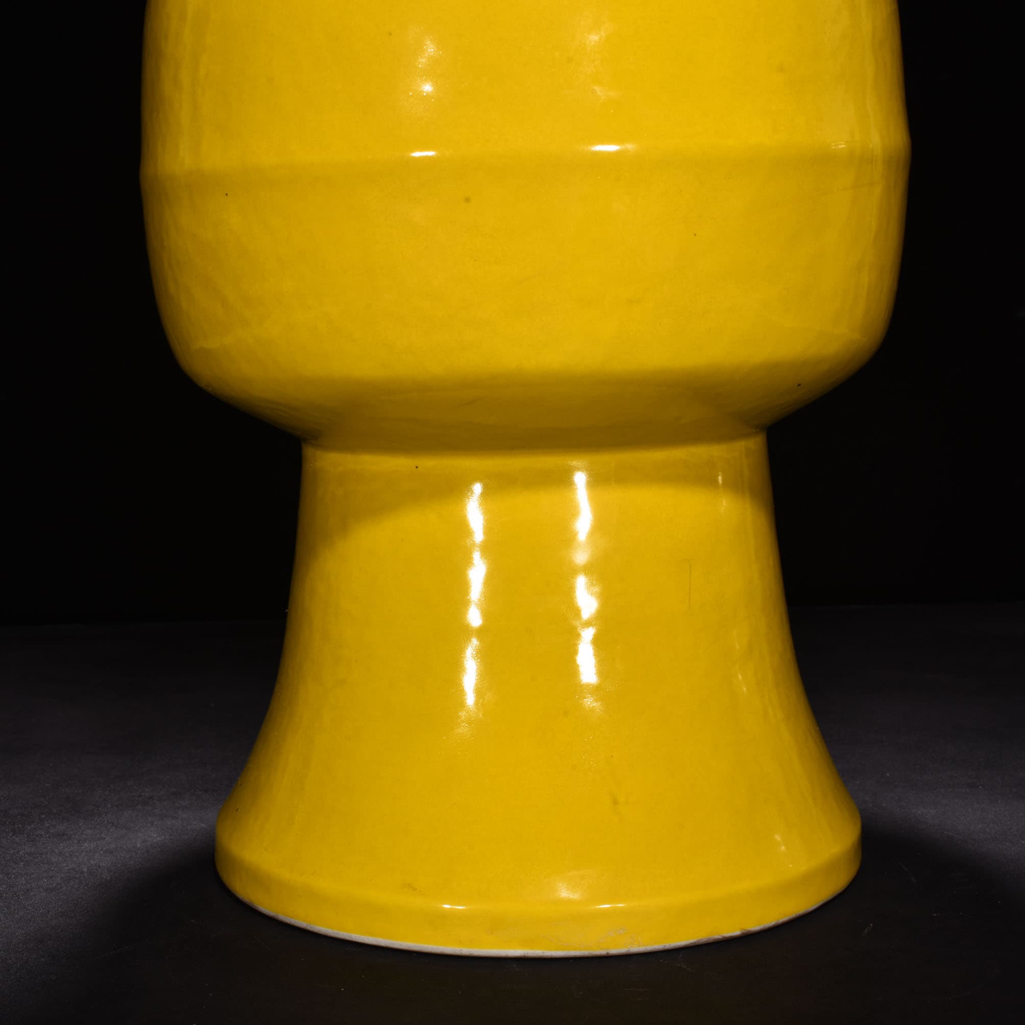 Ming Dynasty Yongle yellow glaze flower vase