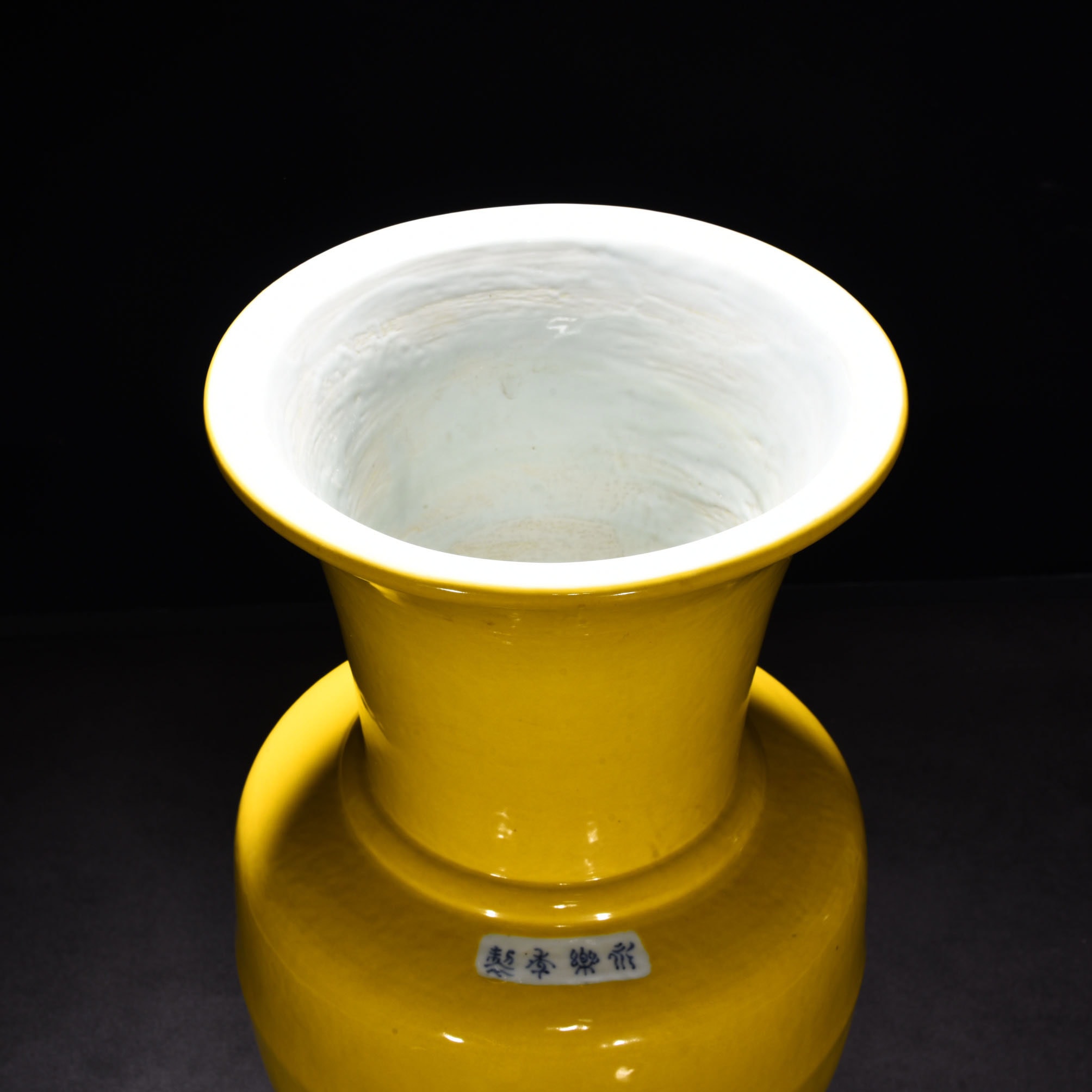Ming Dynasty Yongle yellow glaze flower vase