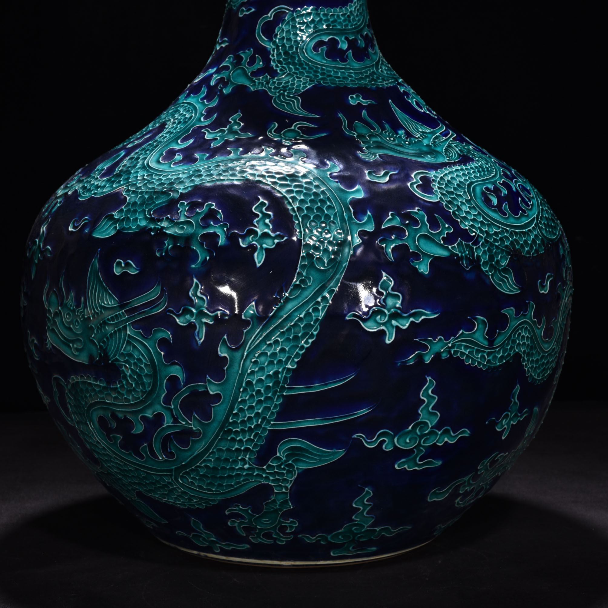 Ming Dynasty Yongle enamel black ground celestial sphere vase