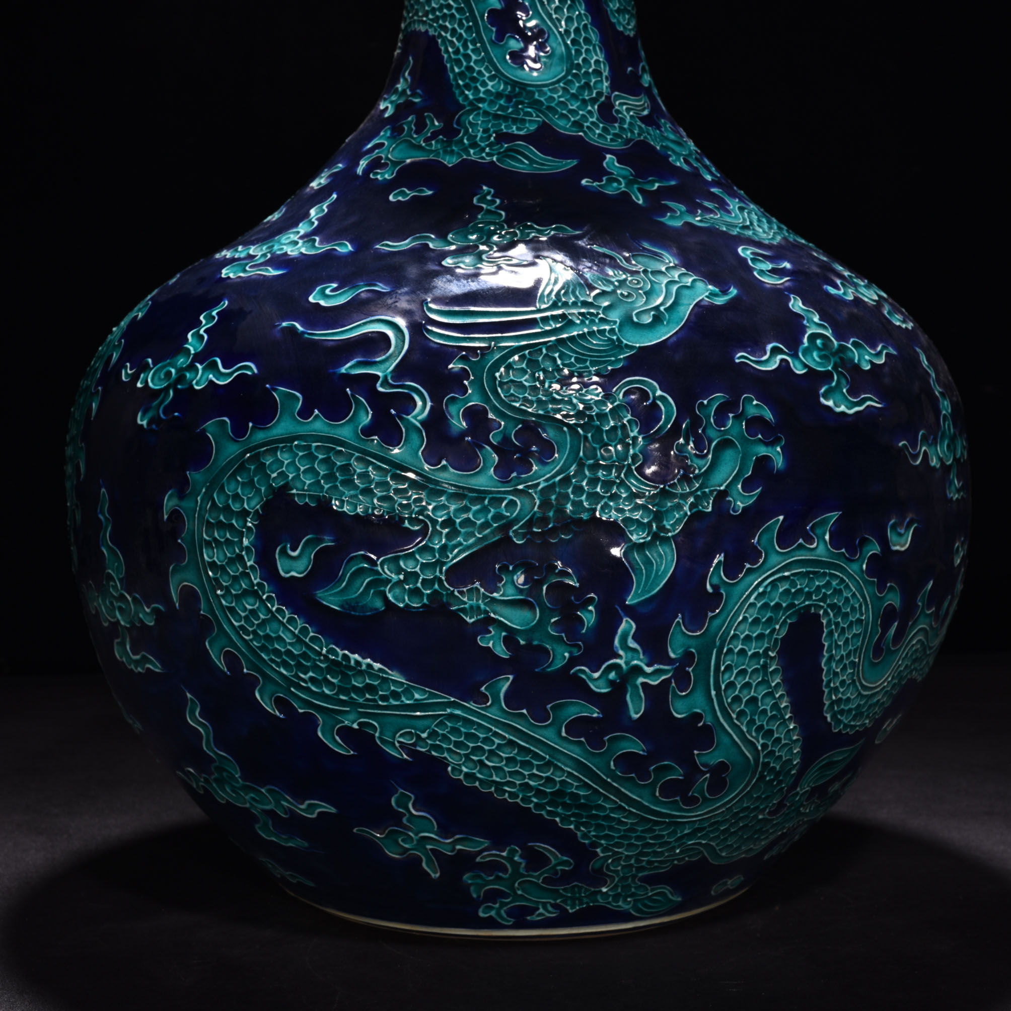 Ming Dynasty Yongle enamel black ground celestial sphere vase
