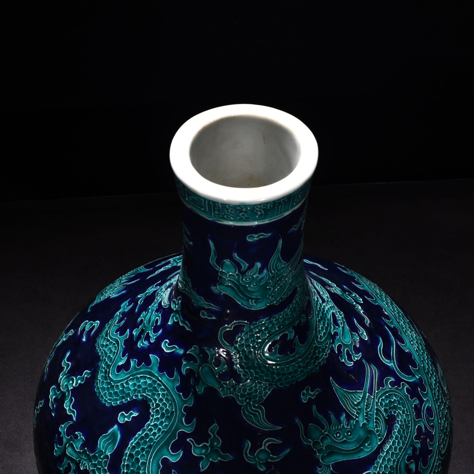 Ming Dynasty Yongle enamel black ground celestial sphere vase