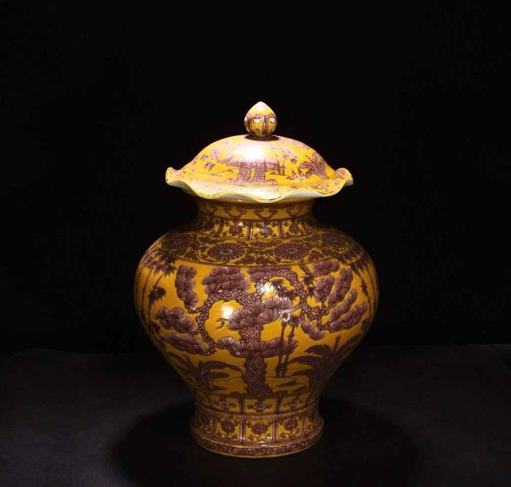 Ming Dynasty Hongwu Jiao yellow glaze bamboo and plum lid jar