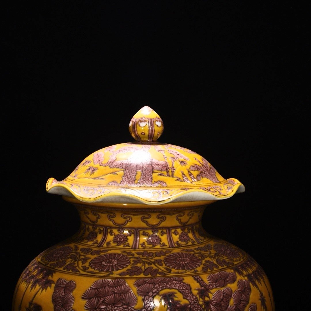 Ming Dynasty Hongwu Jiao yellow glaze bamboo and plum lid jar