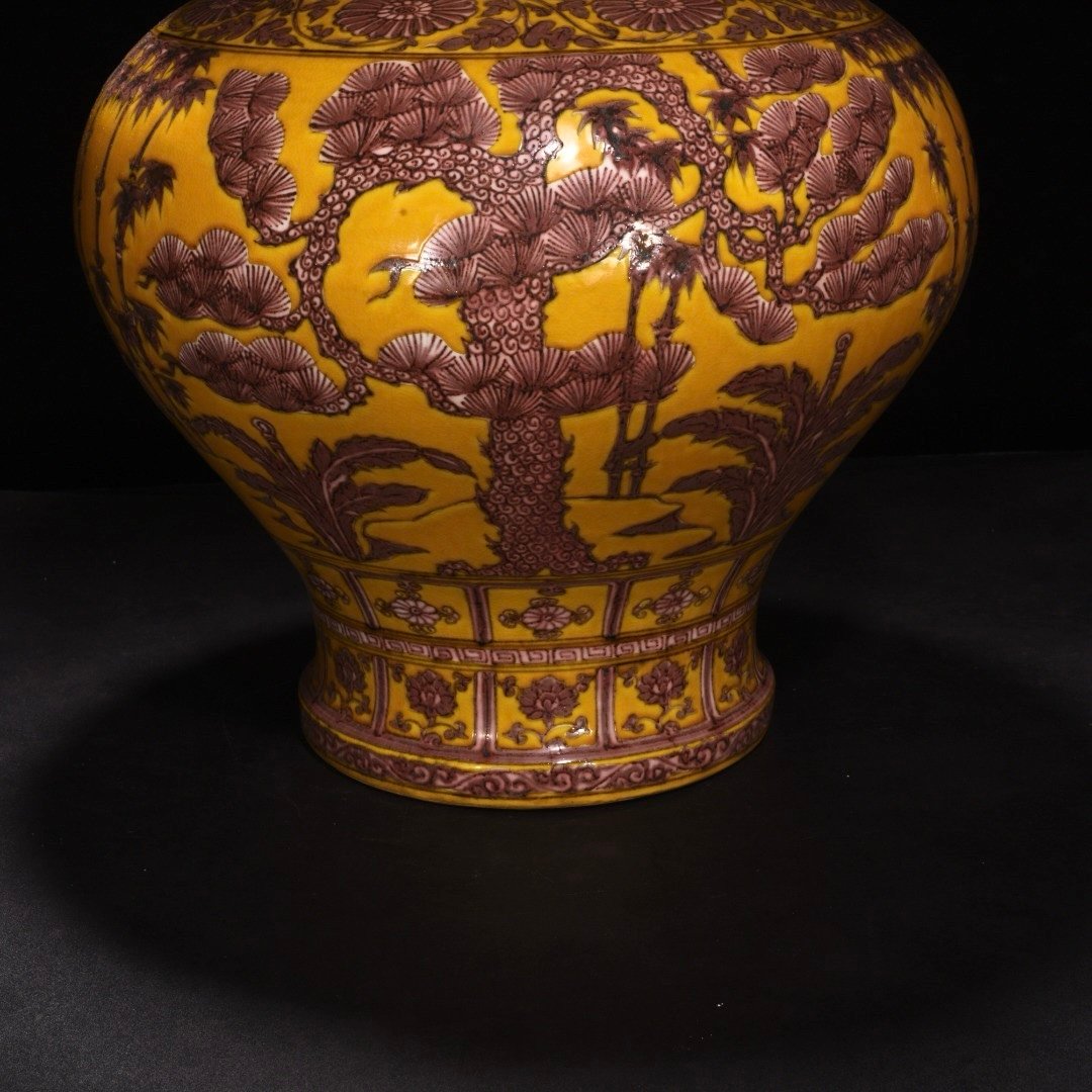 Ming Dynasty Hongwu Jiao yellow glaze bamboo and plum lid jar