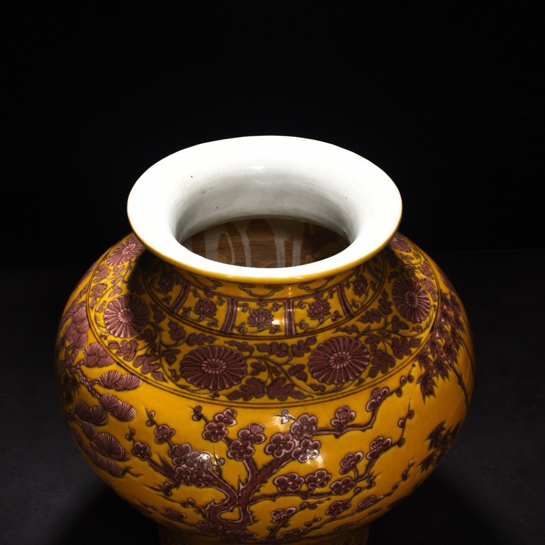Ming Dynasty Hongwu Jiao yellow glaze bamboo and plum lid jar