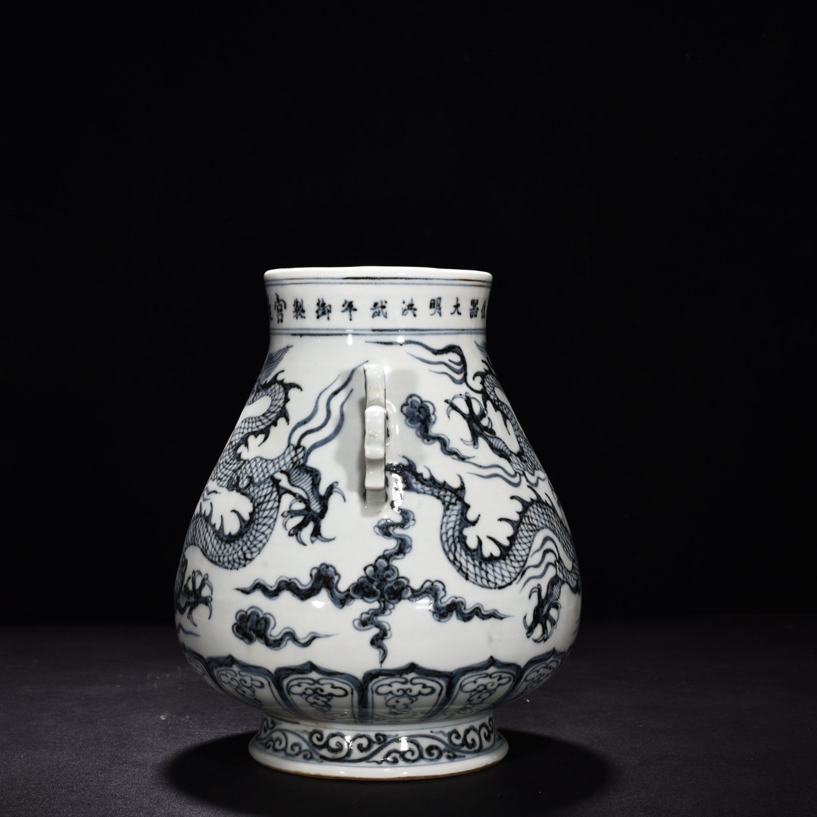 Ming Dynasty Hongwu blue and white cloud double eared statue