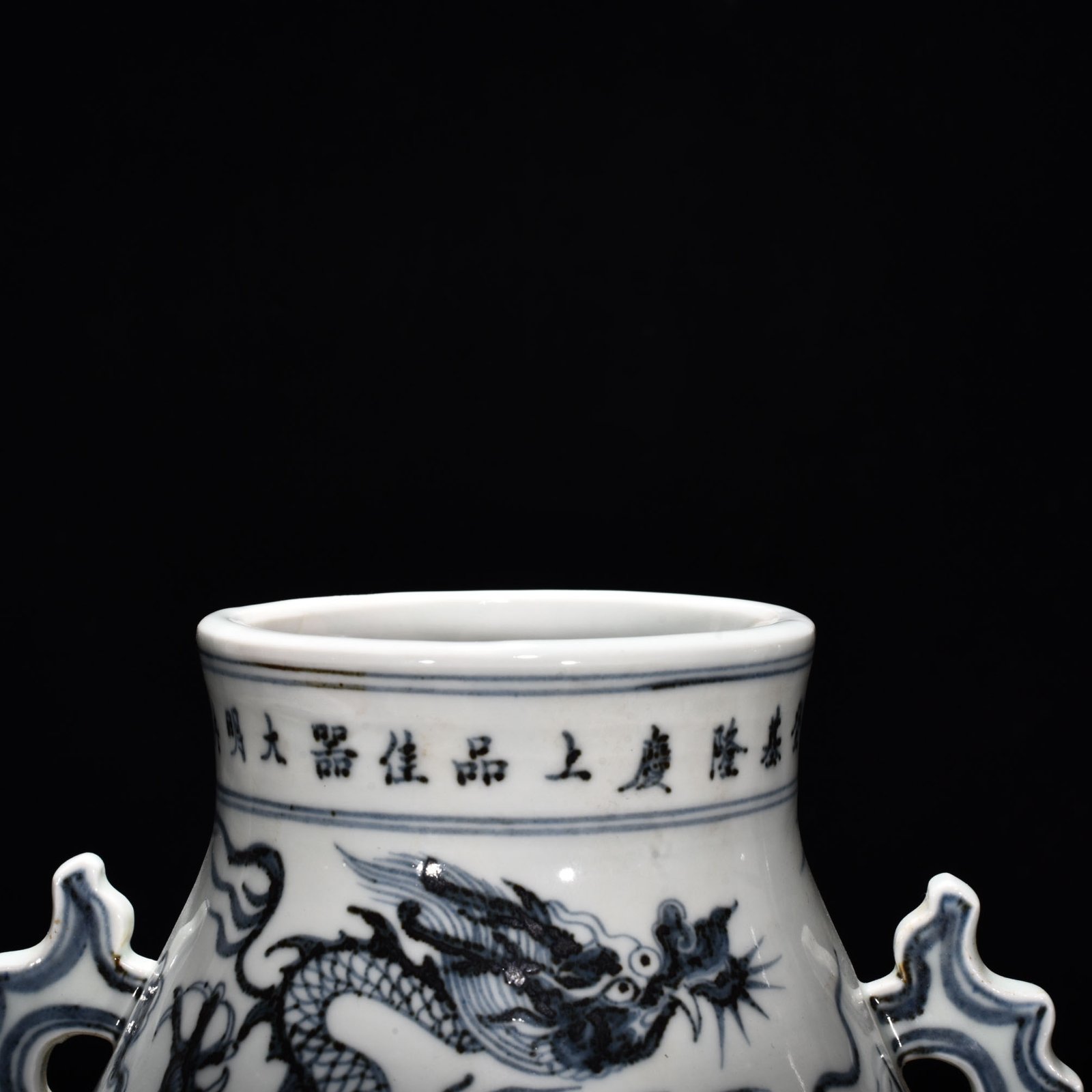 Ming Dynasty Hongwu blue and white cloud double eared statue