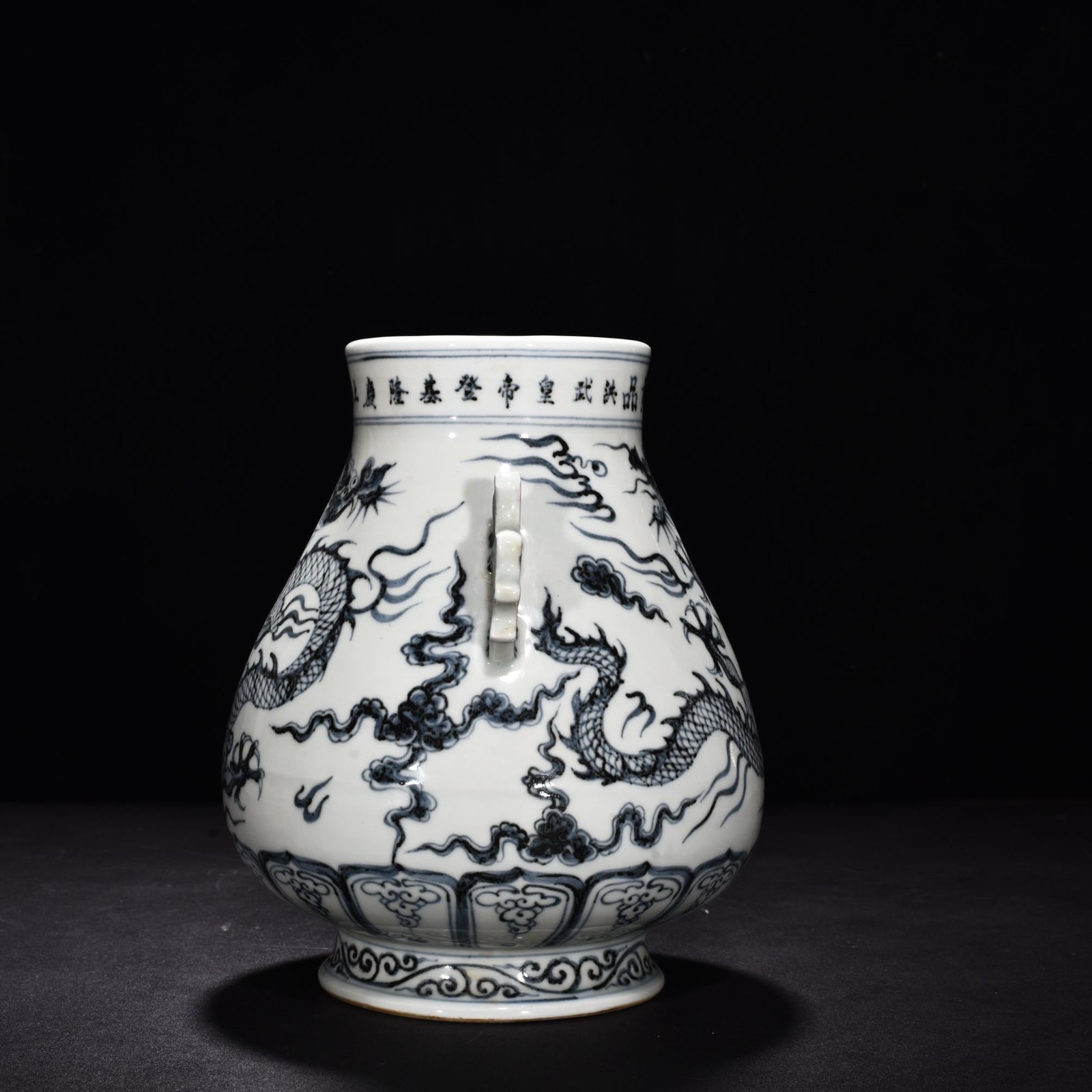 Ming Dynasty Hongwu blue and white cloud double eared statue