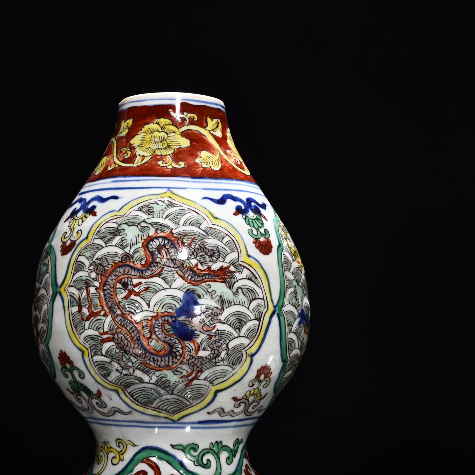 Ming Dynasty Longqing blue and white multicolored gourd bottle
