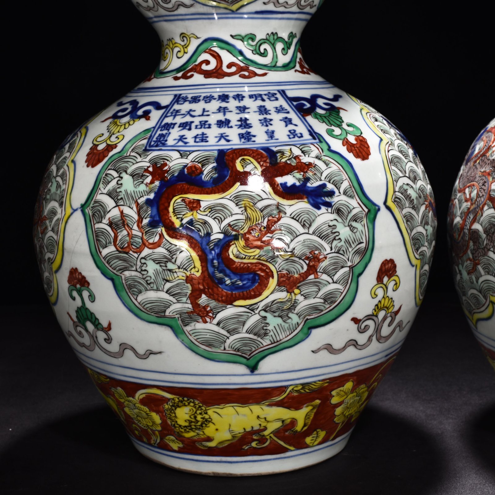 Ming Dynasty Longqing blue and white multicolored gourd bottle