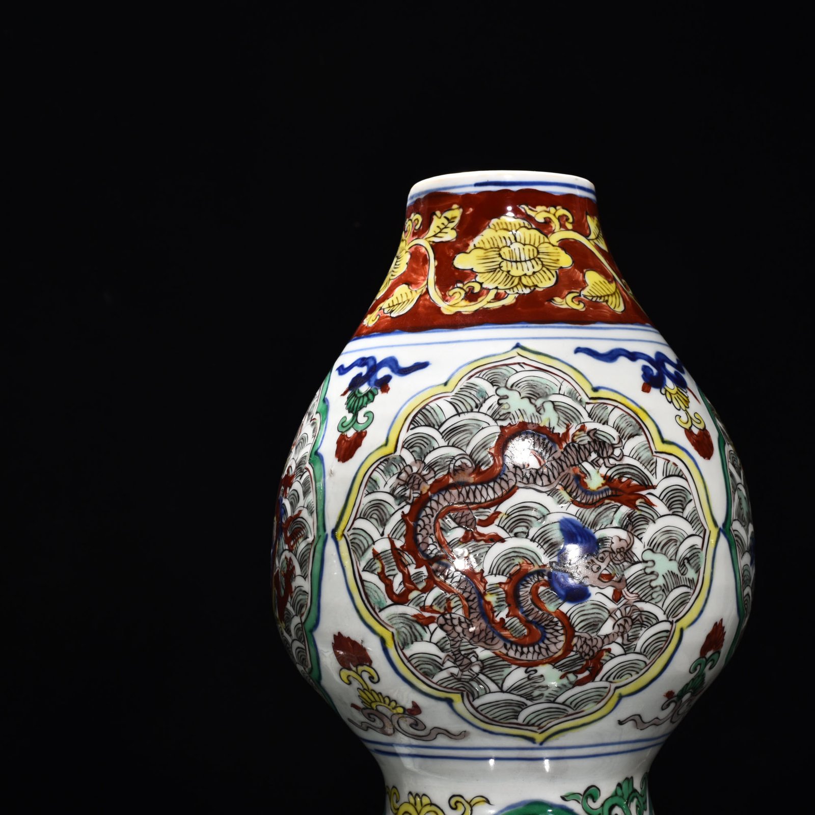 Ming Dynasty Longqing blue and white multicolored gourd bottle