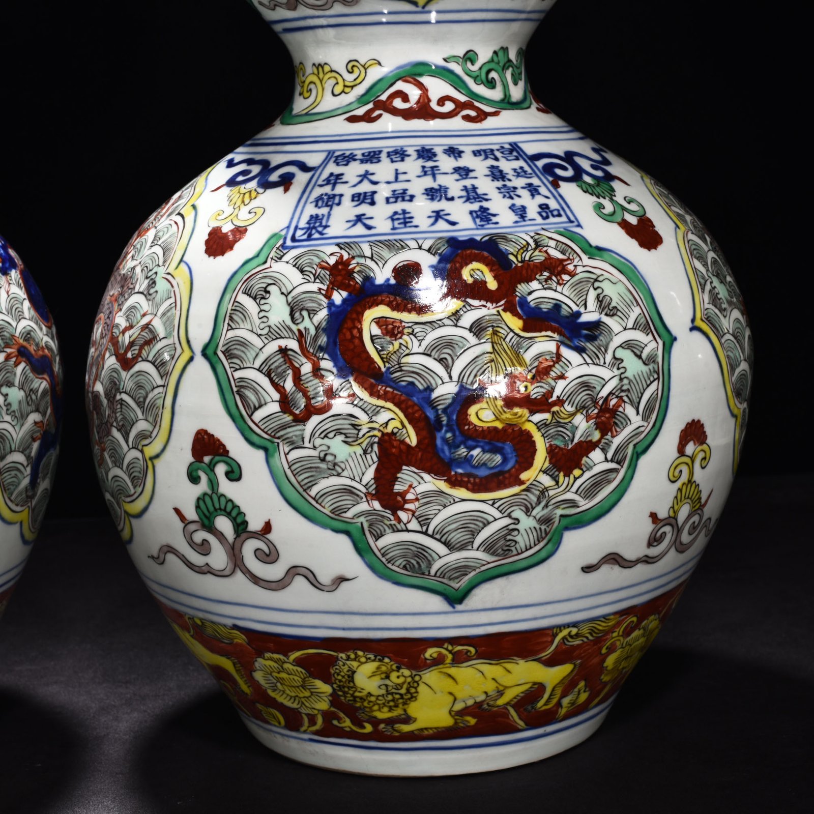 Ming Dynasty Longqing blue and white multicolored gourd bottle